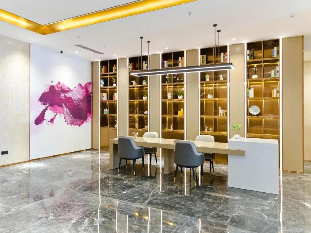 Lavande Hotel Shenzhen Dongmen Shuibeicuizhu Metro Station