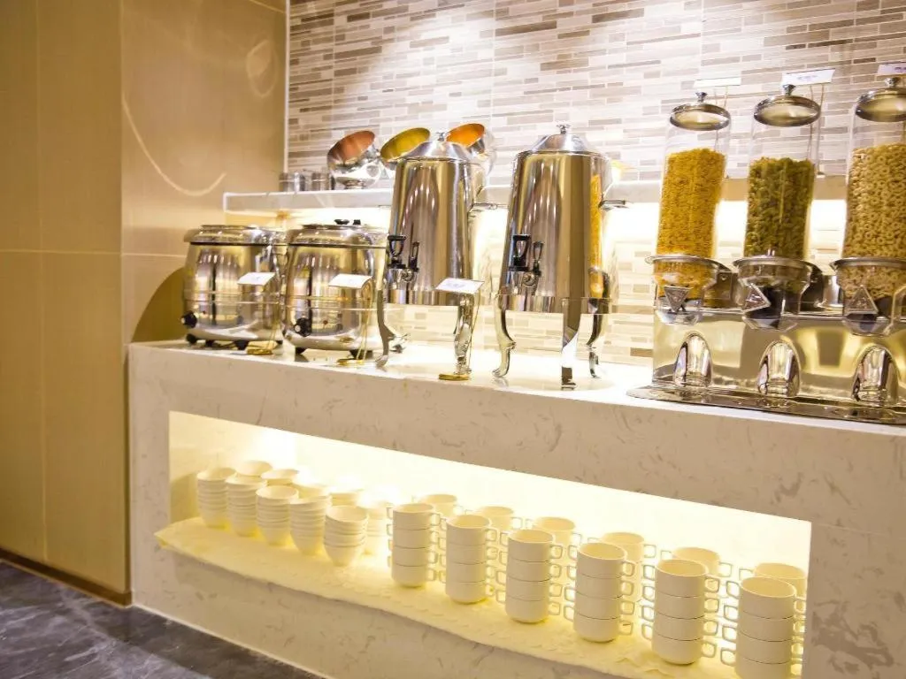 Lavande Hotel Shenzhen Dongmen Shuibeicuizhu Metro Station