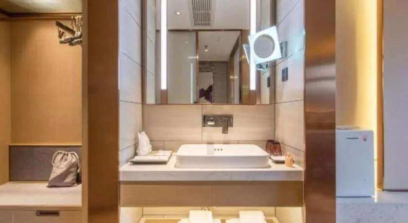 Lavande Hotel Shenzhen Dongmen Shuibeicuizhu Metro Station