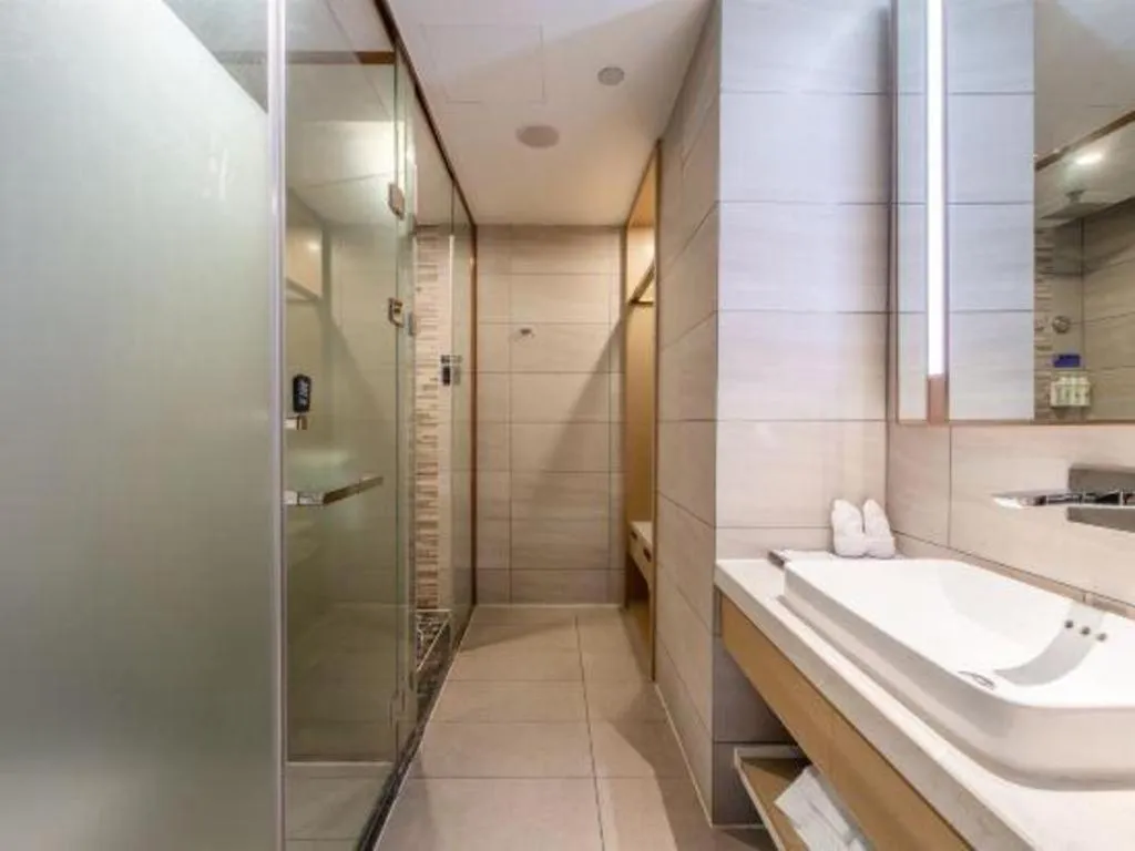 Lavande Hotel Shenzhen Dongmen Shuibeicuizhu Metro Station