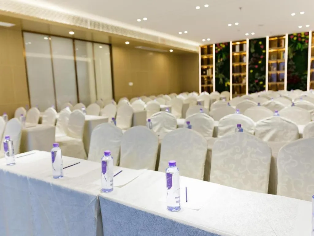 Lavande Hotel Shenzhen Dongmen Shuibeicuizhu Metro Station