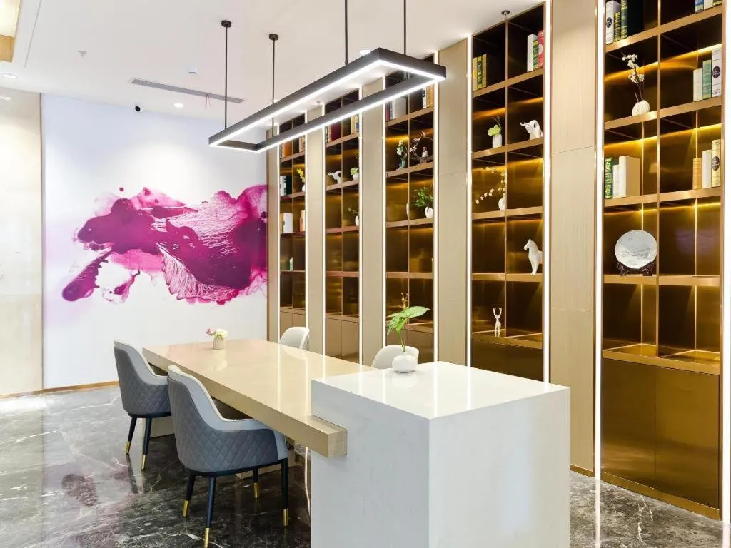 Lavande Hotel Shenzhen Dongmen Shuibeicuizhu Metro Station