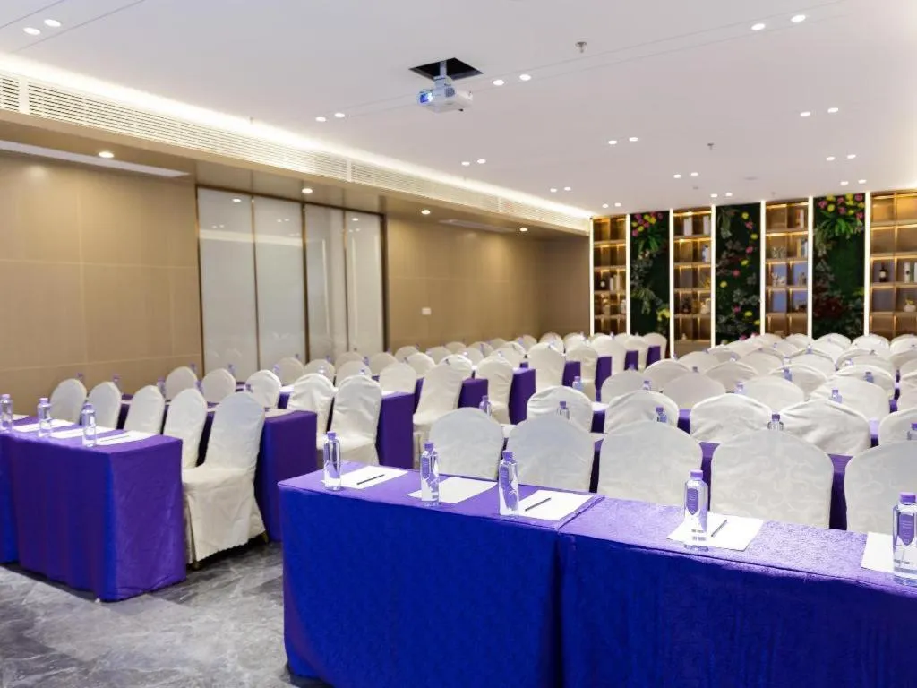 Lavande Hotel Shenzhen Dongmen Shuibeicuizhu Metro Station