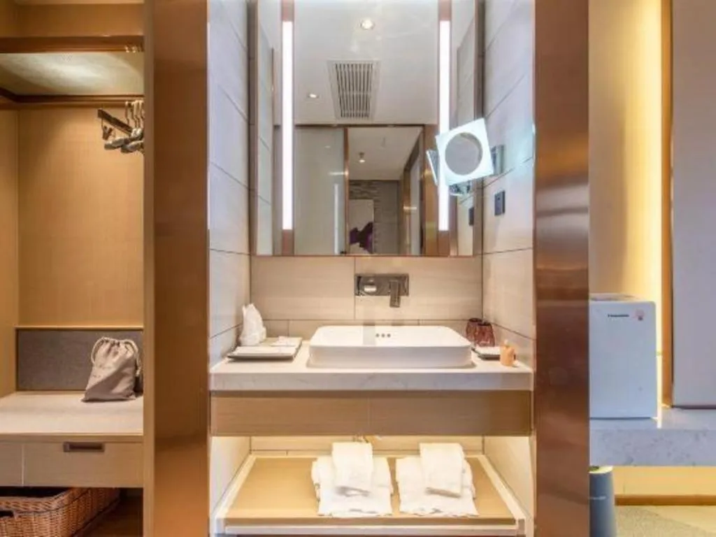 Lavande Hotel Shenzhen Dongmen Shuibeicuizhu Metro Station