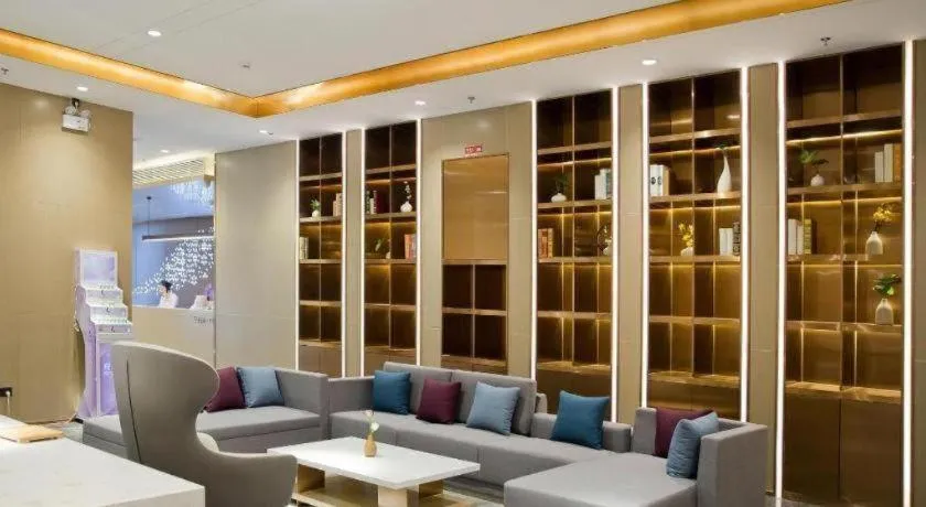 Lavande Hotel Shenzhen Dongmen Shuibeicuizhu Metro Station