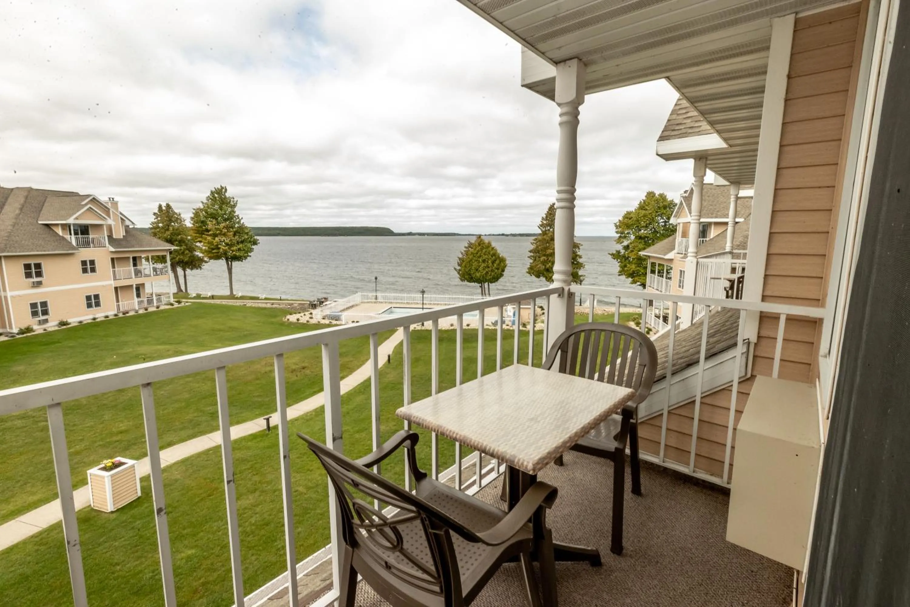 Balcony/Terrace in Westwood Shores Waterfront Resort