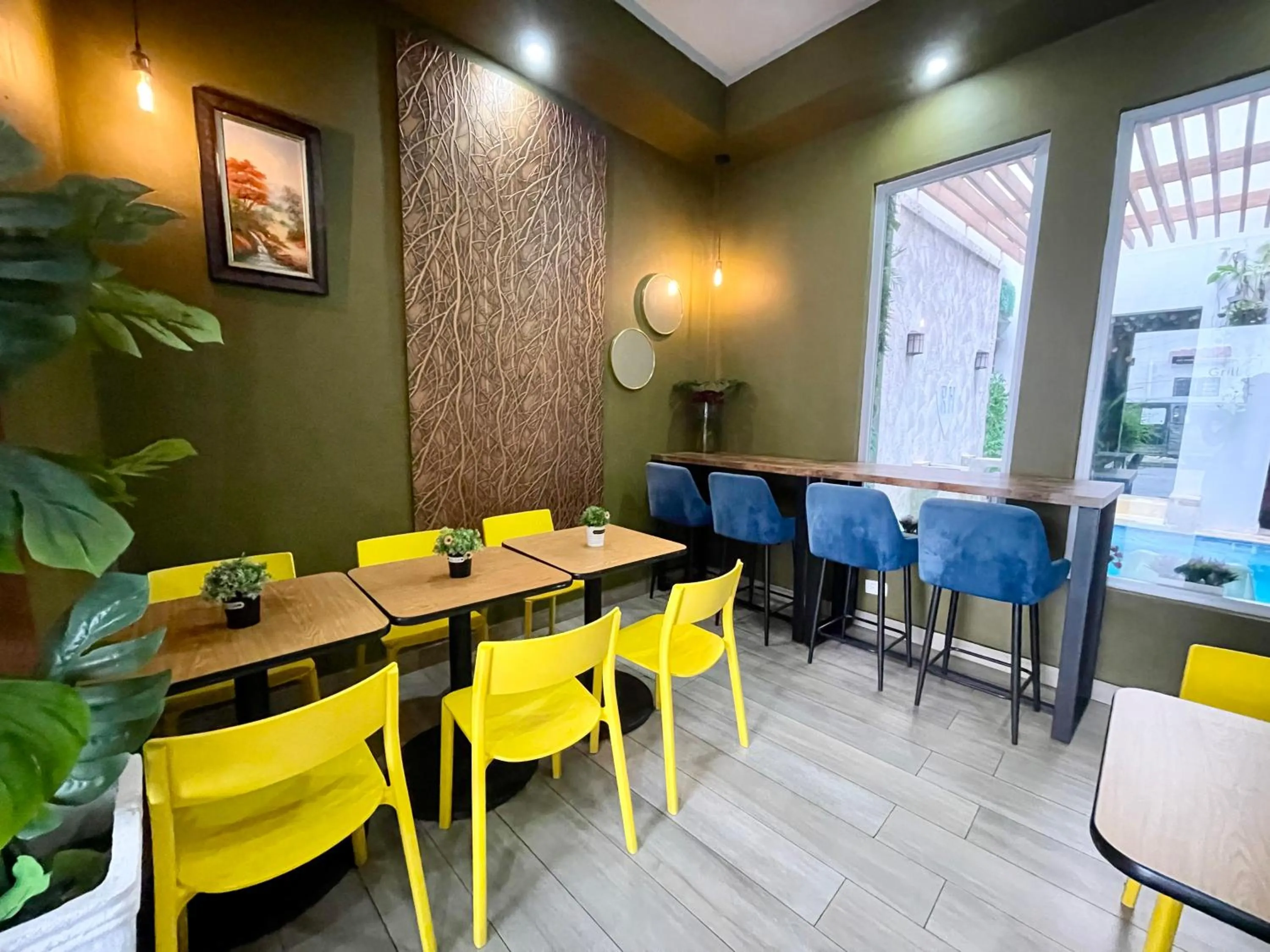 Restaurant/places to eat in RIG Puerto Malecón