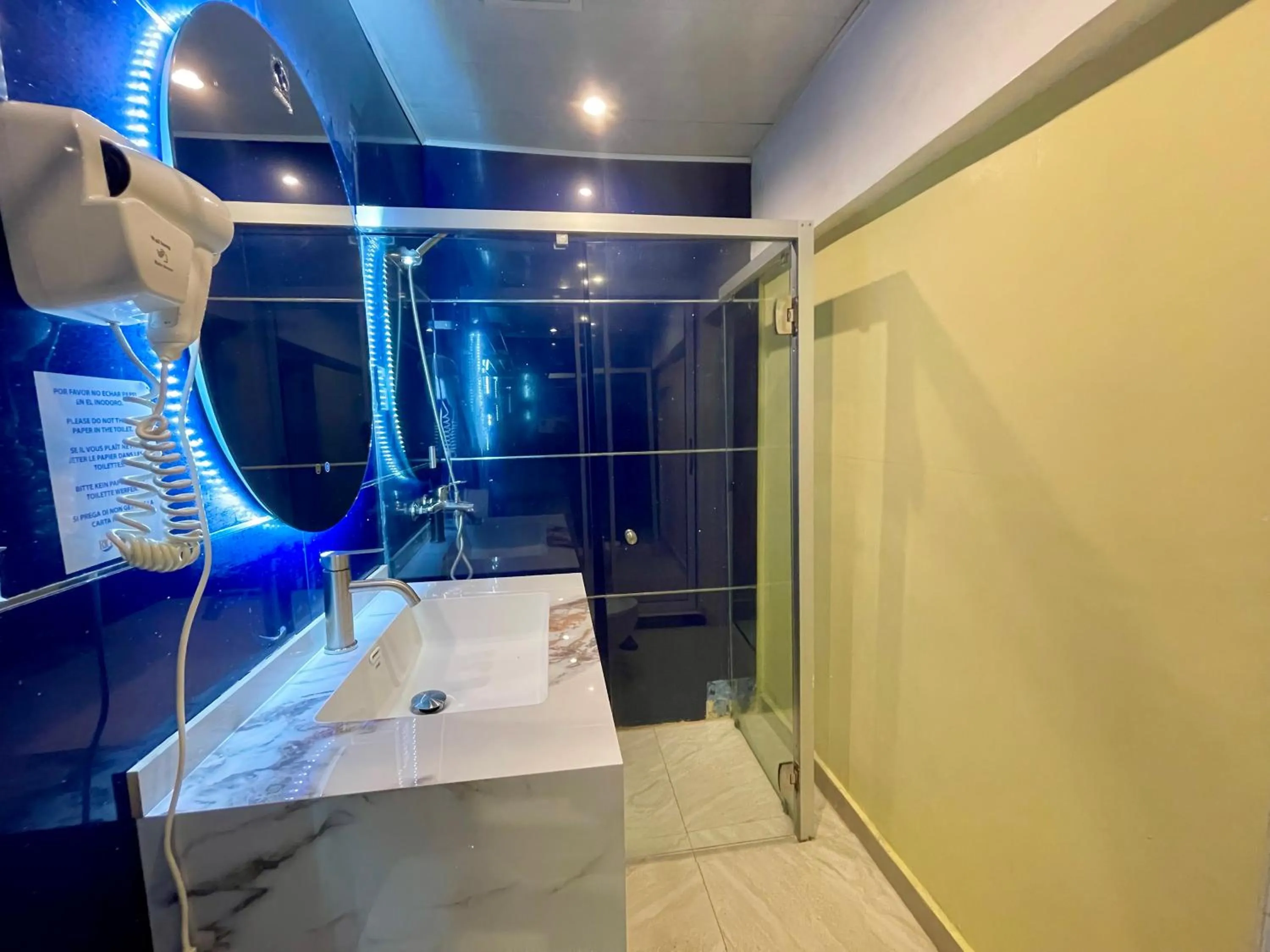 Shower in RIG Puerto Malecón