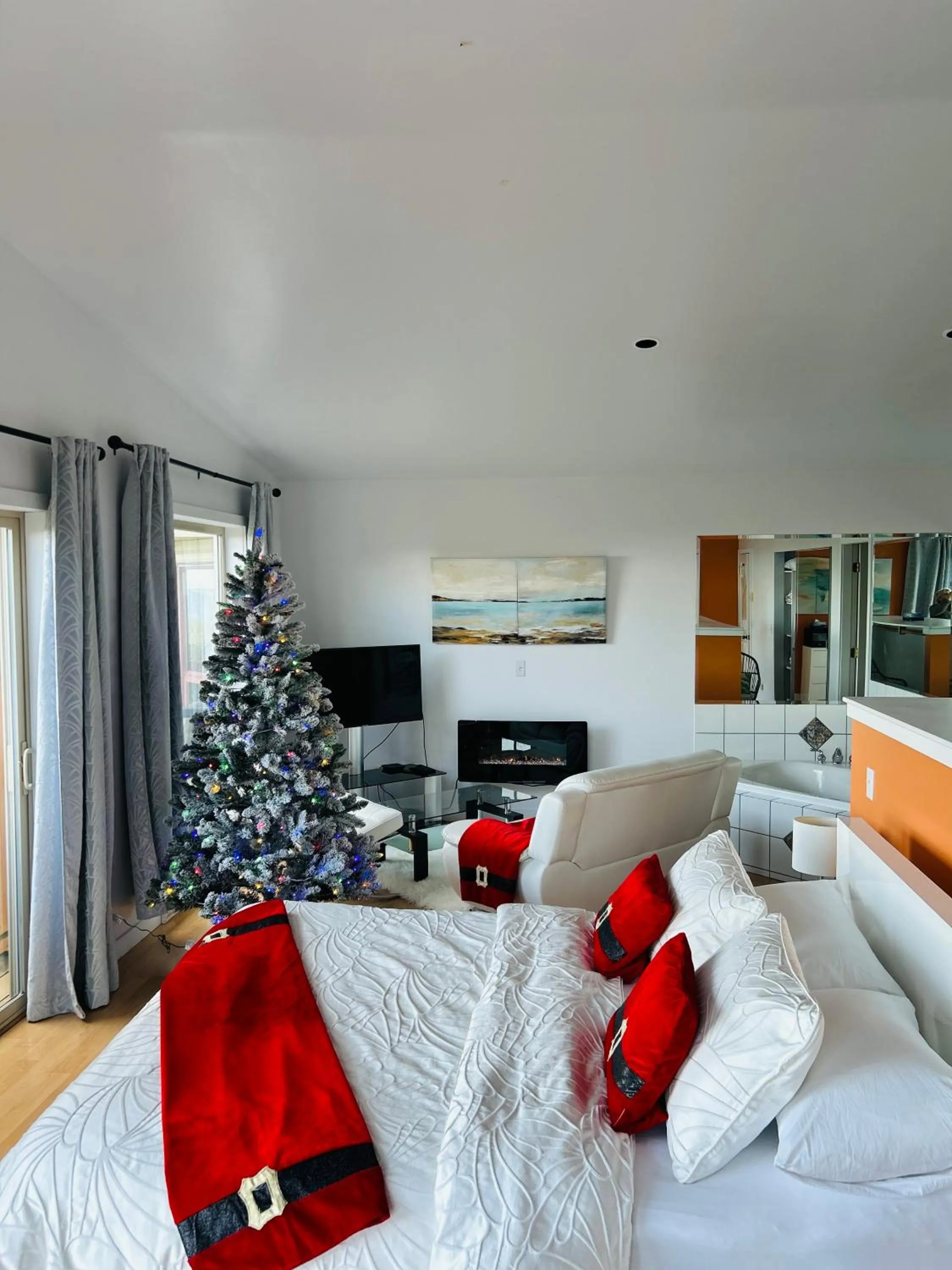 Communal lounge/ TV room, Bed in Armand Heights