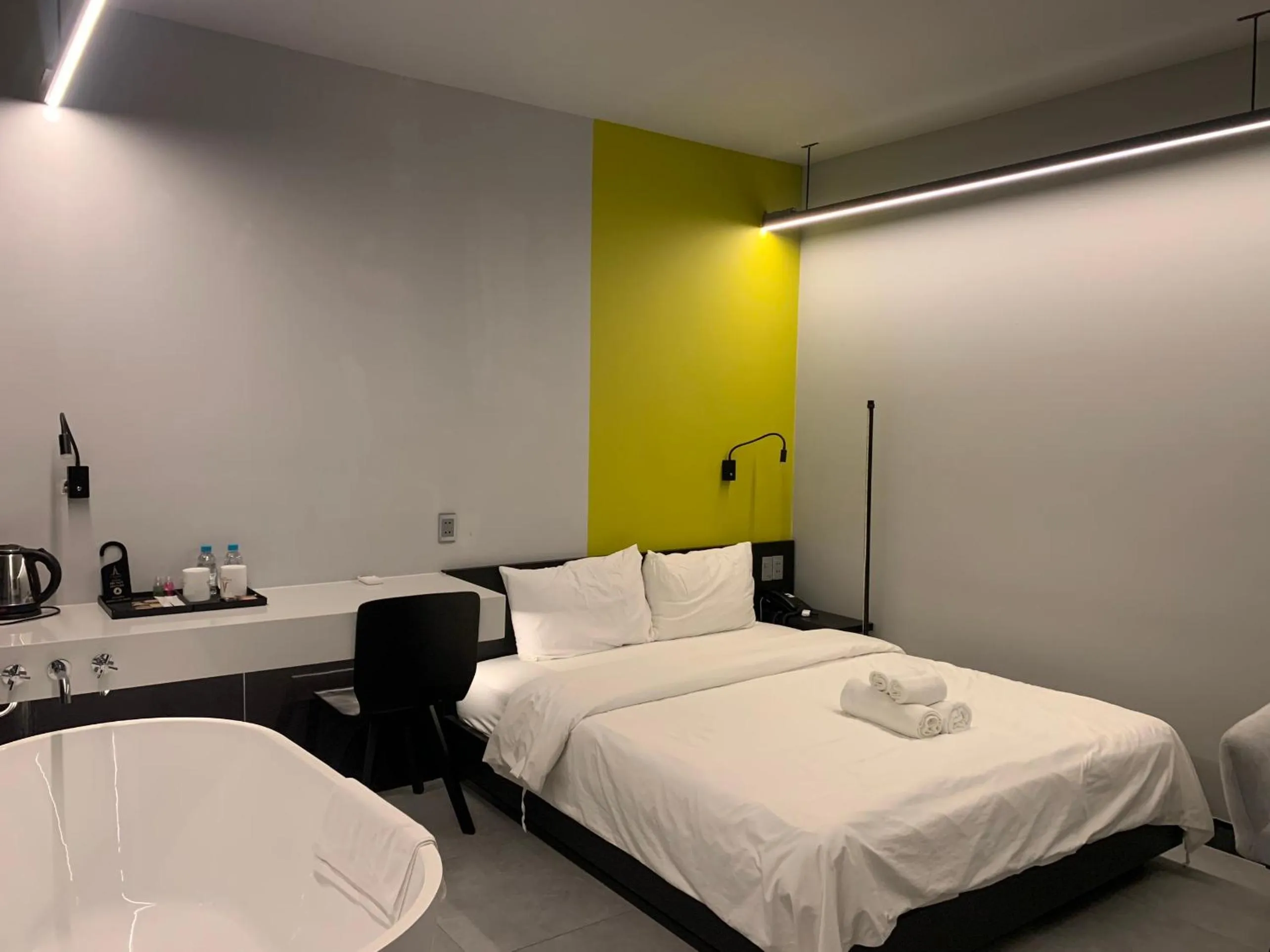 Bedroom, Bed in A In Hotel Atistar