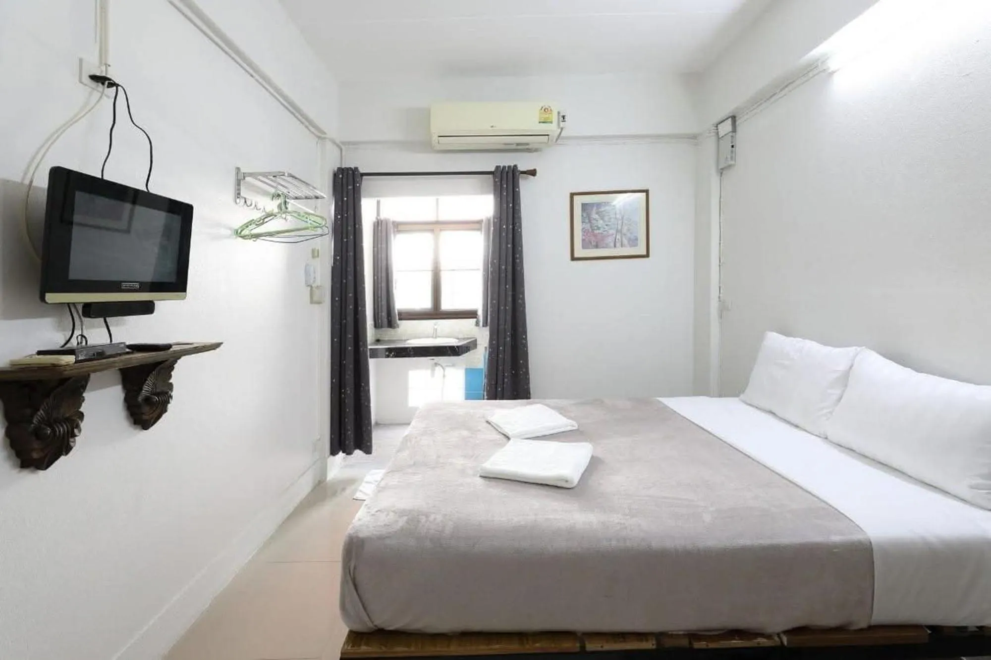 Bedroom, Bed in Collection O Centre Place