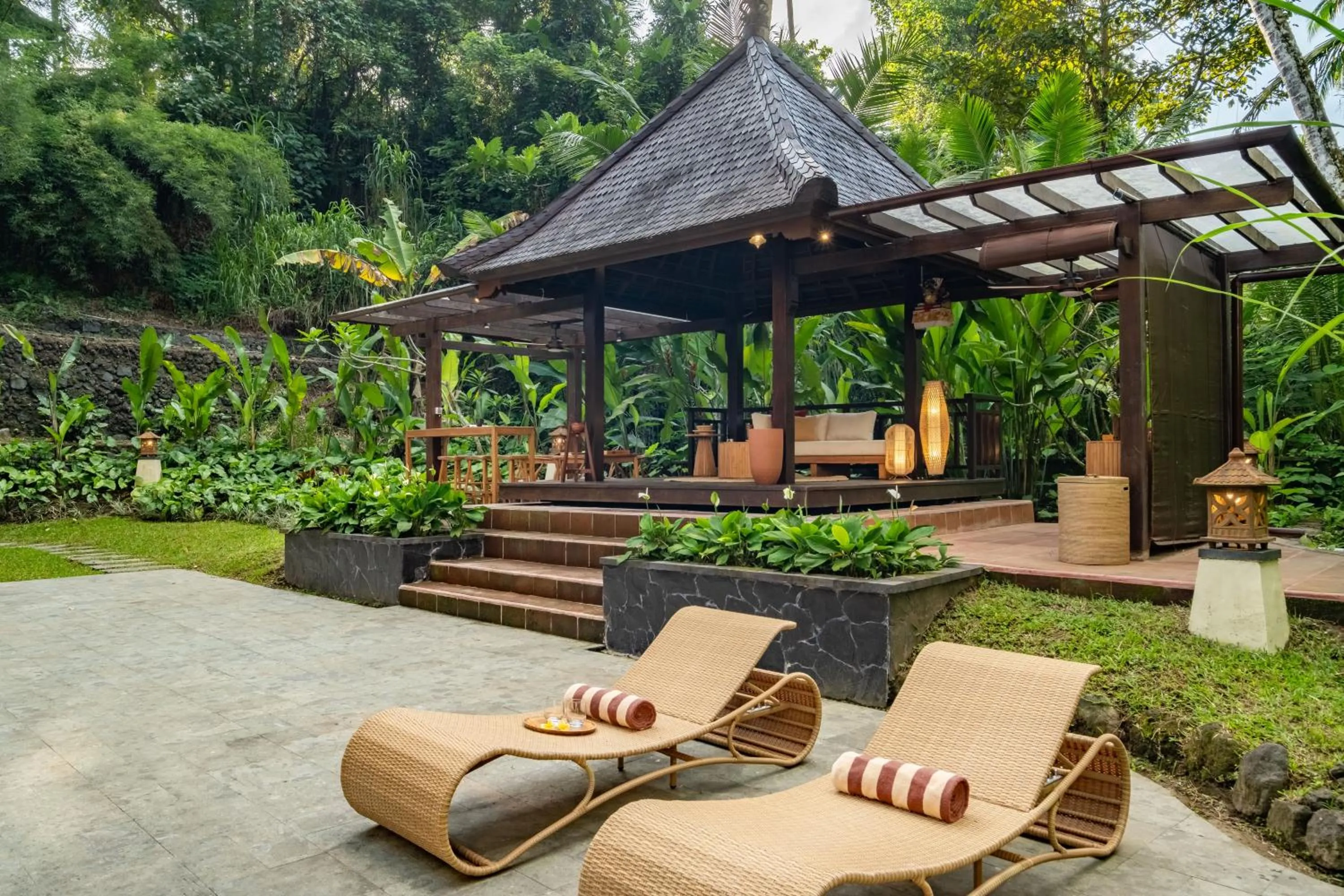 sunbed in Semana Residences by Cove