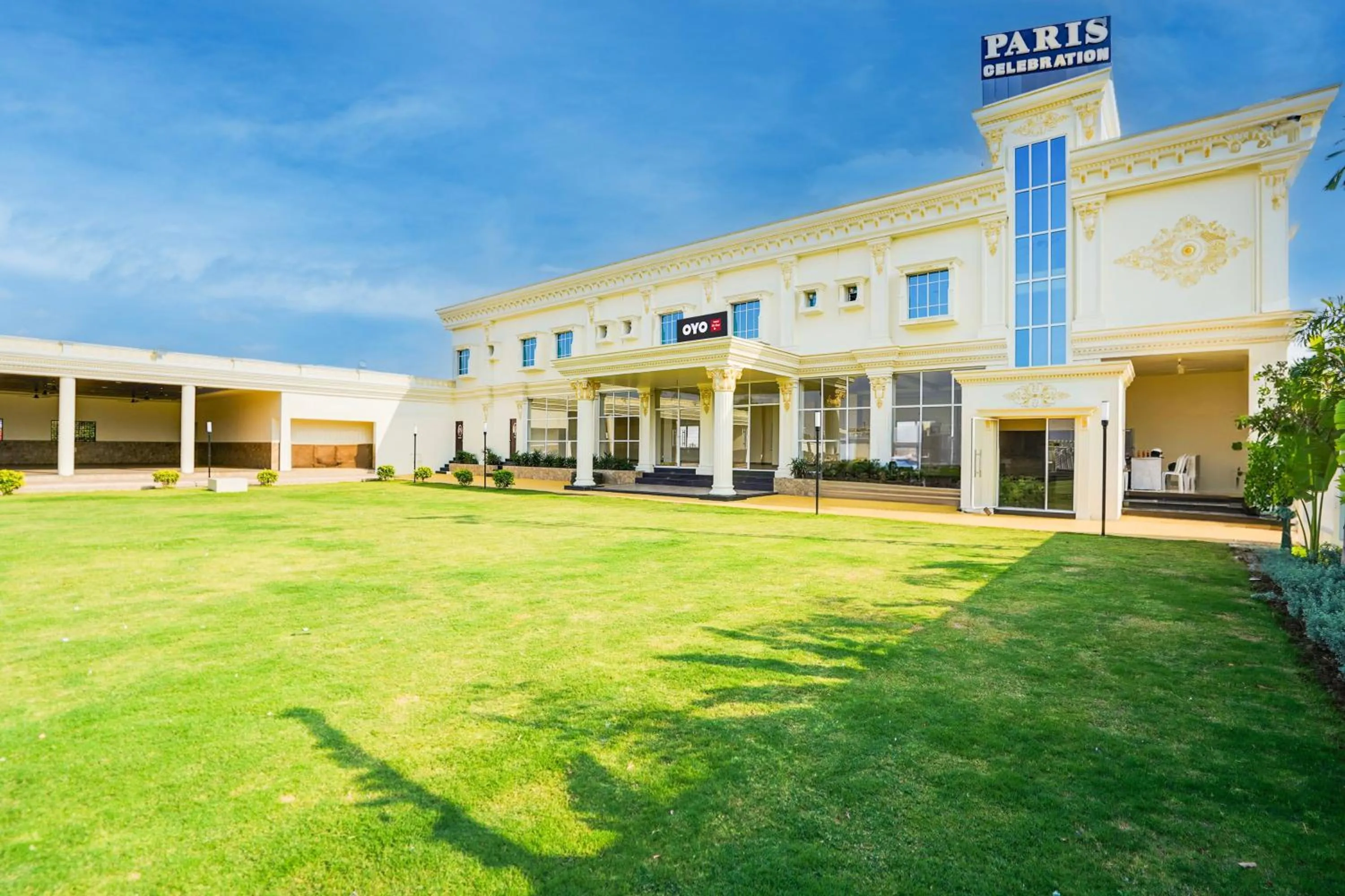 Facade/entrance in Hotel O UTS STAY IN