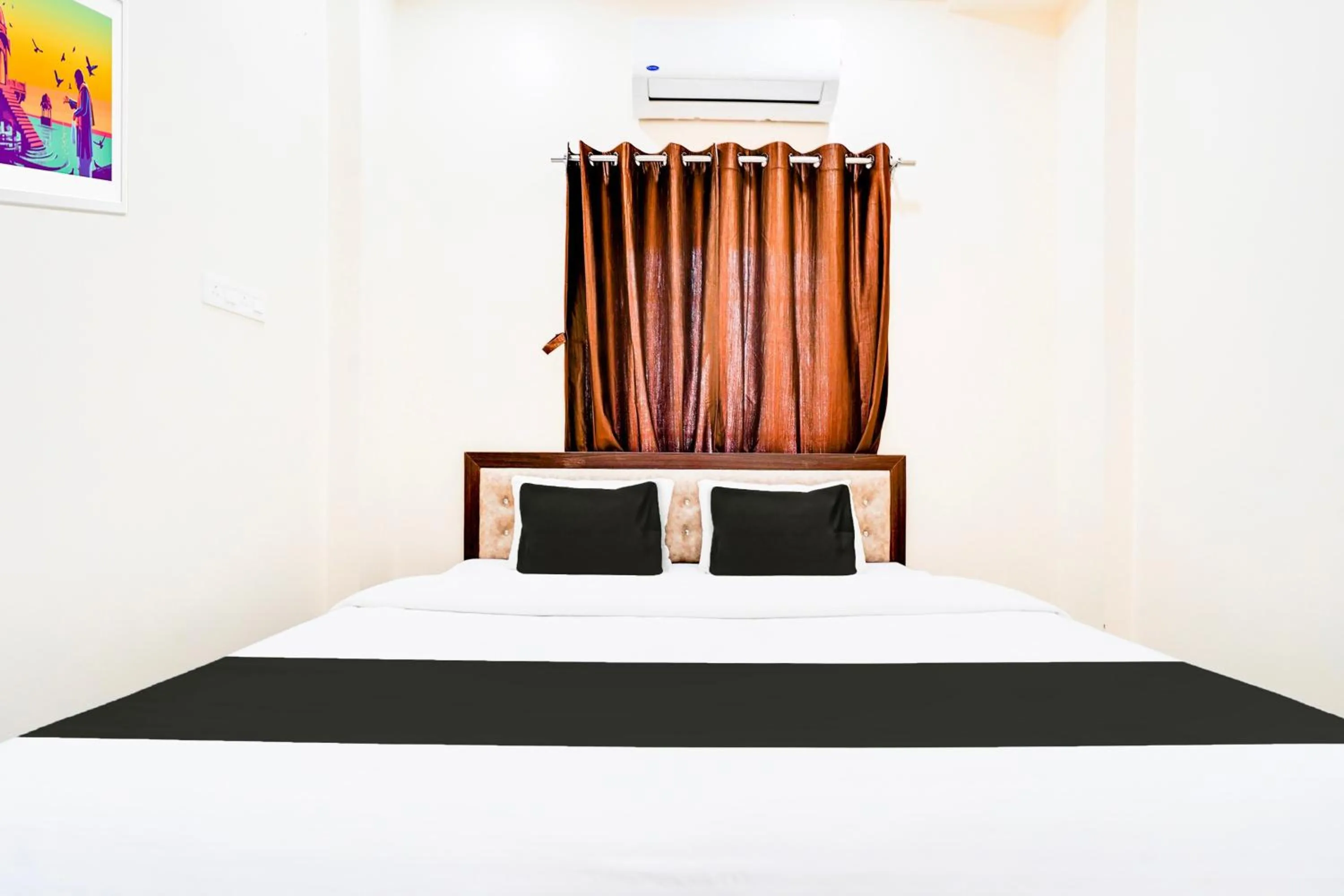 Bedroom, Bed in Hotel O UTS STAY IN