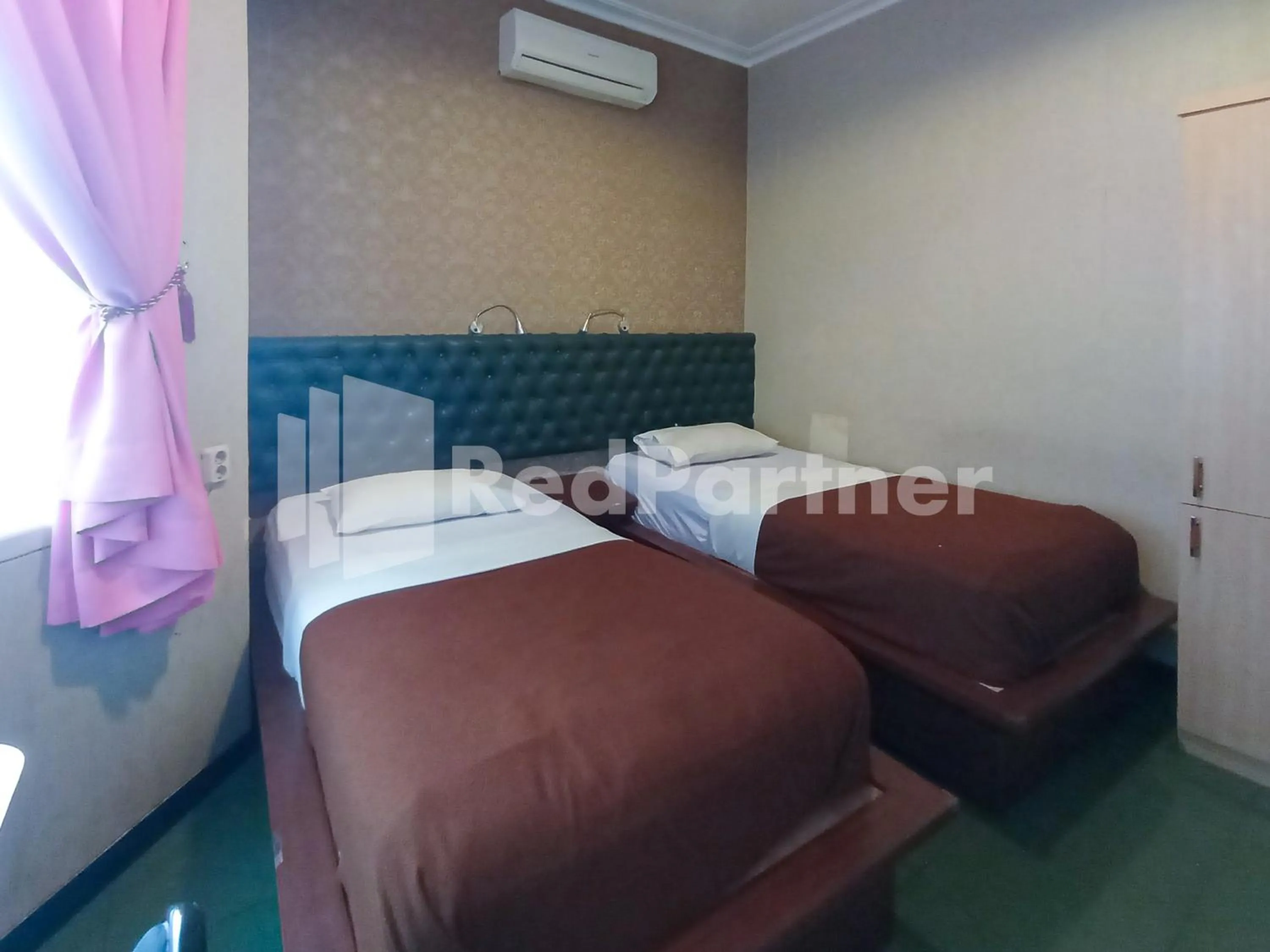 Bedroom, Bed in Nillo Hotel Kebumen Mitra RedDoorz