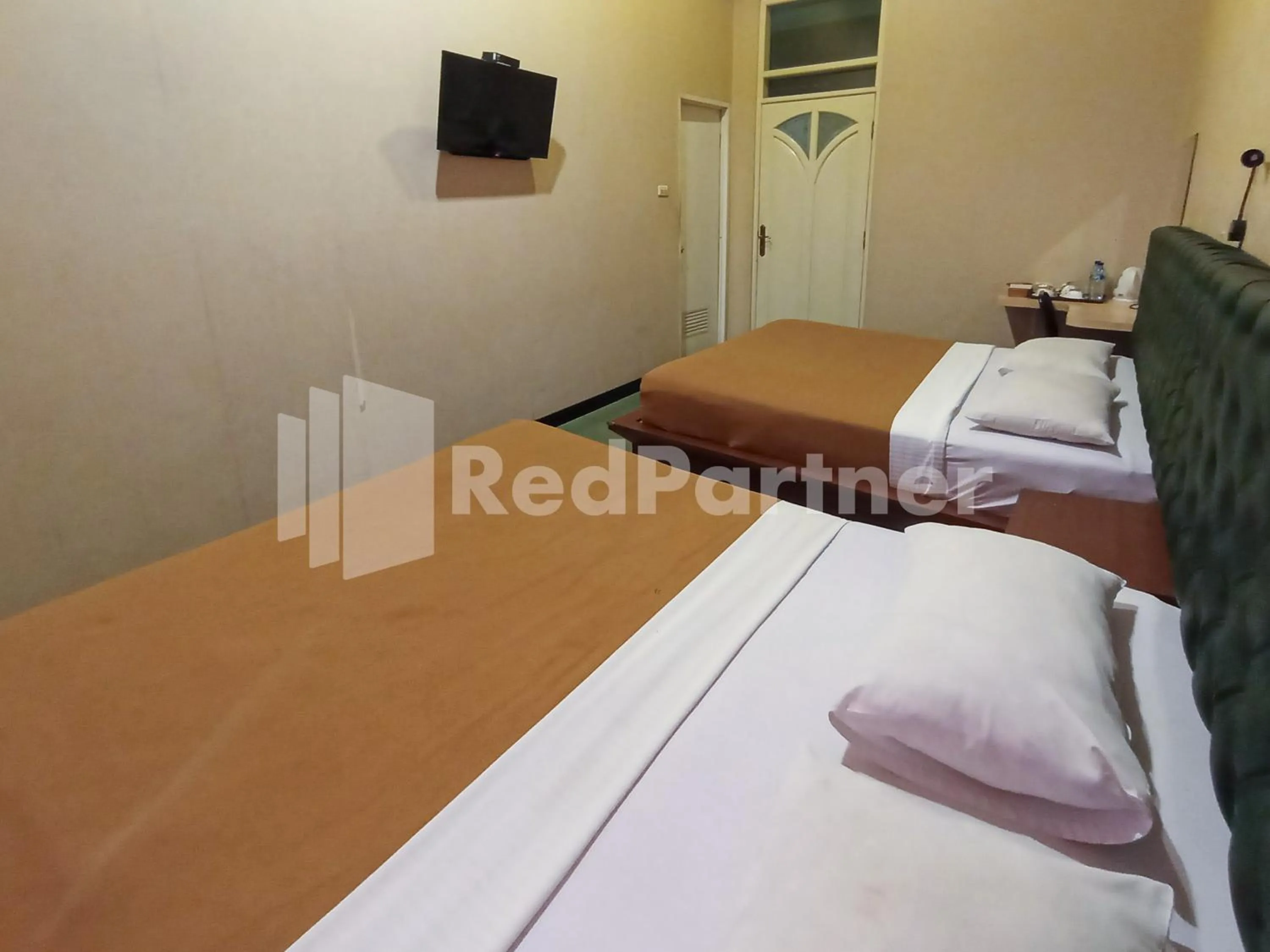Bedroom, Bed in Nillo Hotel Kebumen Mitra RedDoorz