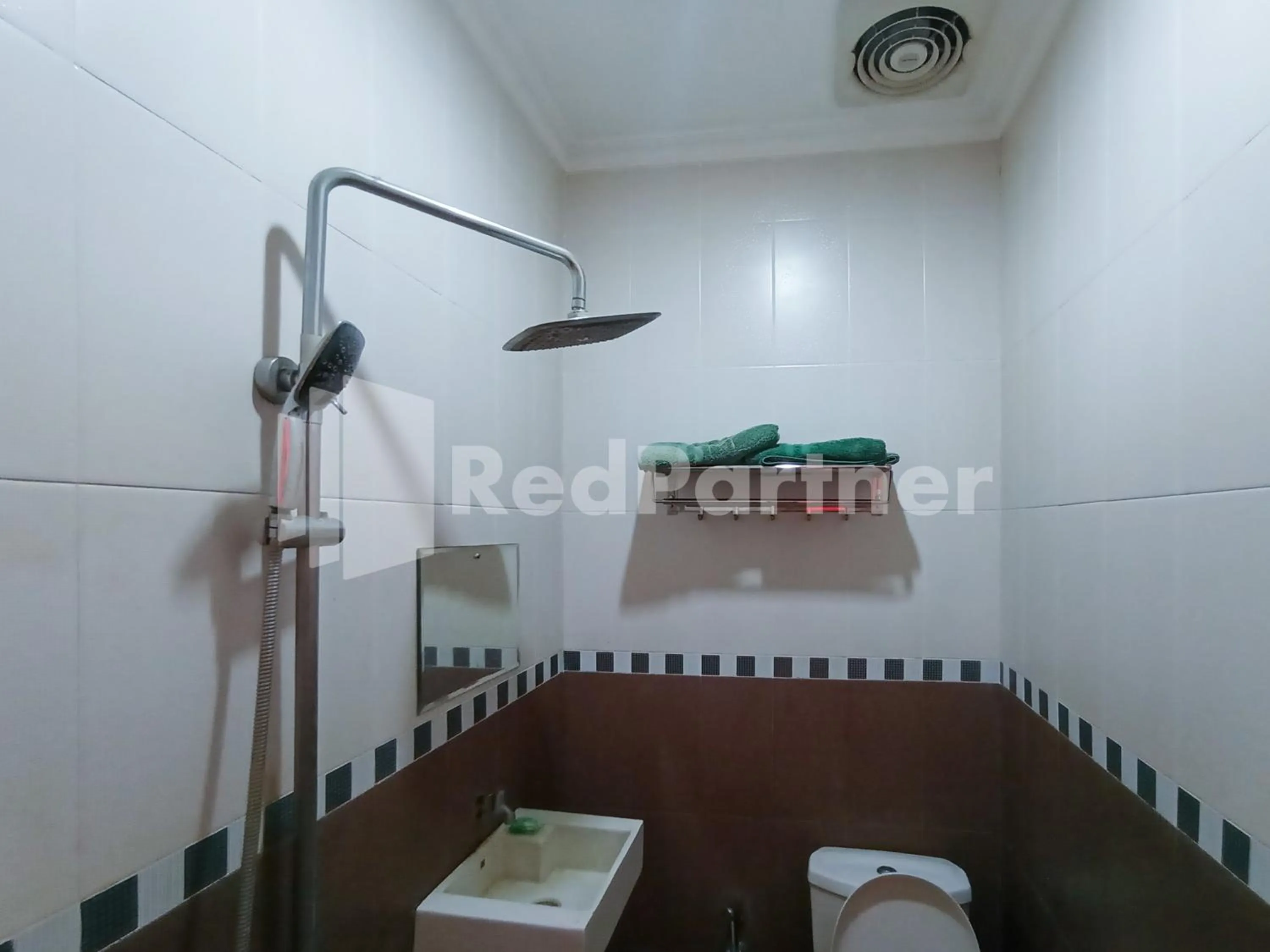 Bathroom in Nillo Hotel Kebumen Mitra RedDoorz