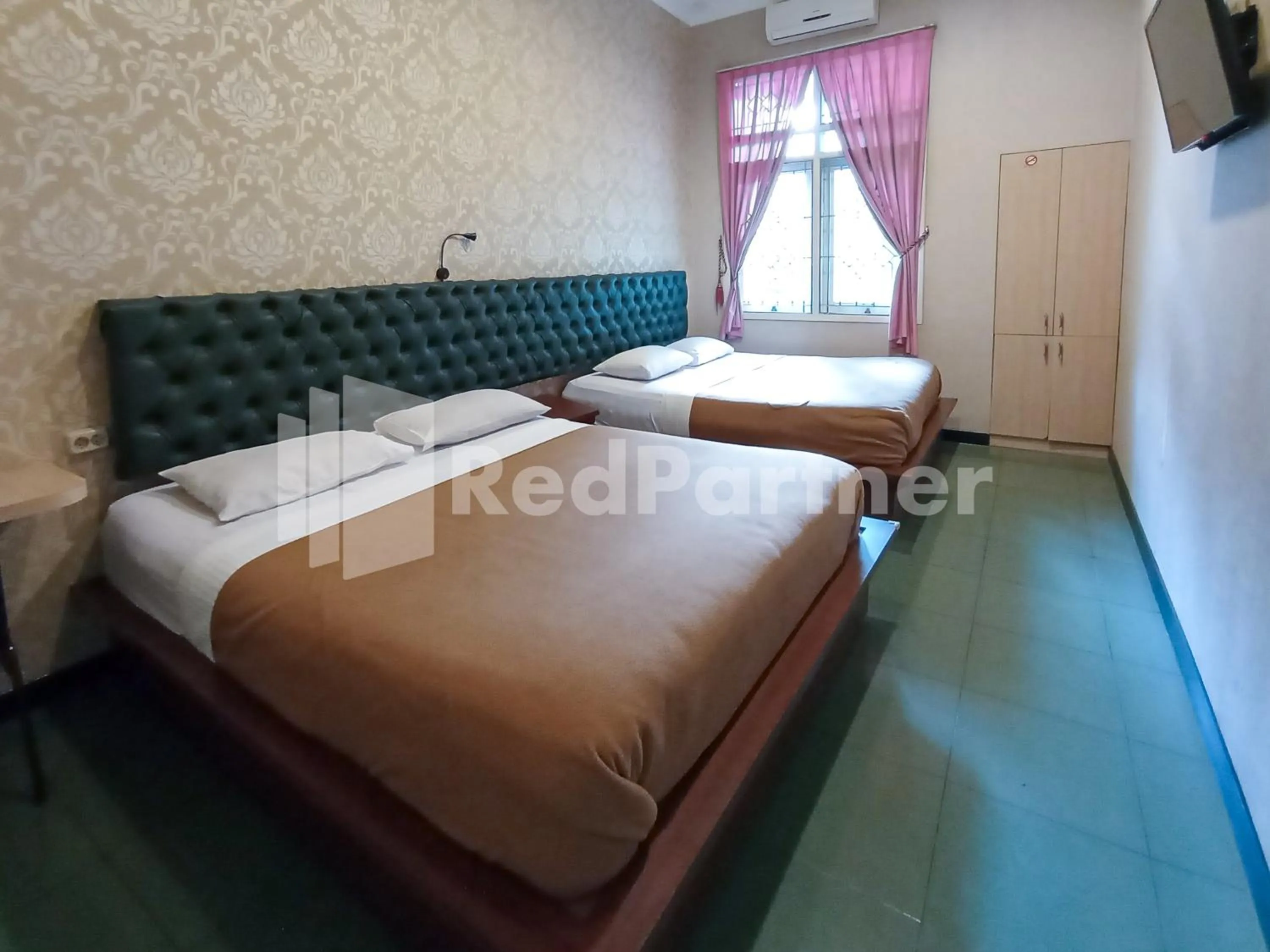 Bedroom, Bed in Nillo Hotel Kebumen Mitra RedDoorz
