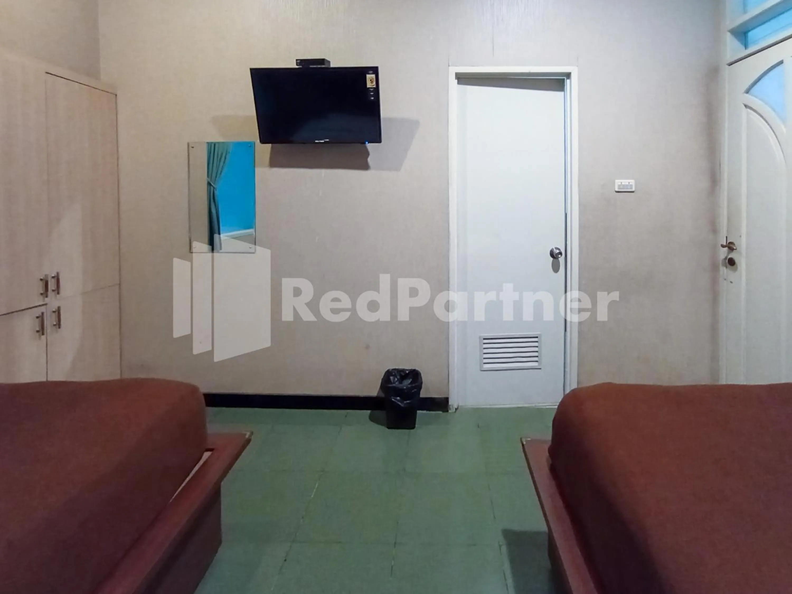 TV and multimedia in Nillo Hotel Kebumen Mitra RedDoorz
