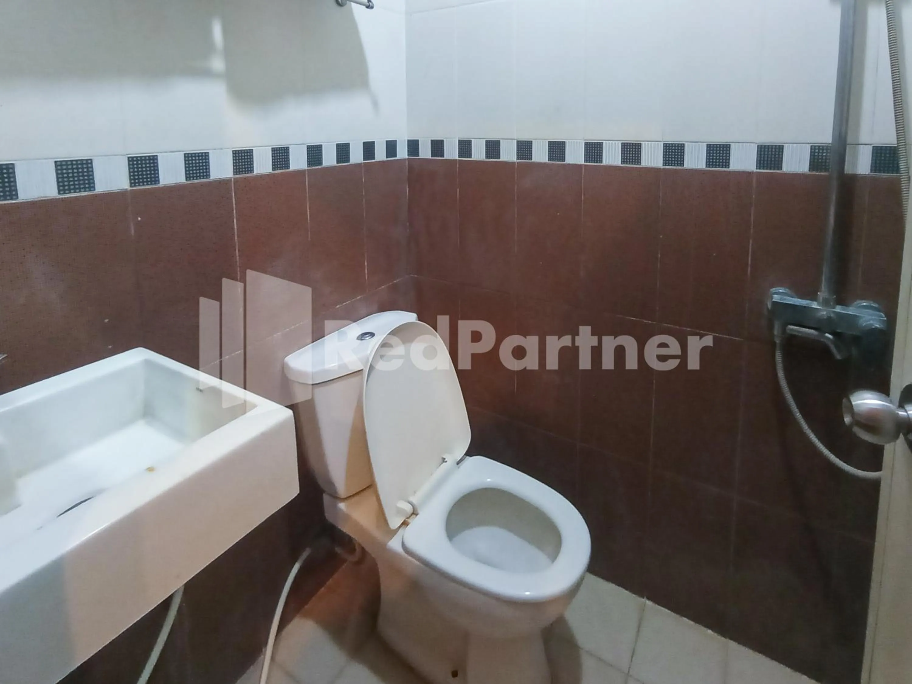 Bathroom in Nillo Hotel Kebumen Mitra RedDoorz