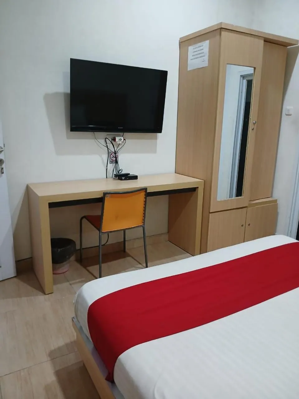 Photo of the whole room, Bed in Macan Kumbang Residence