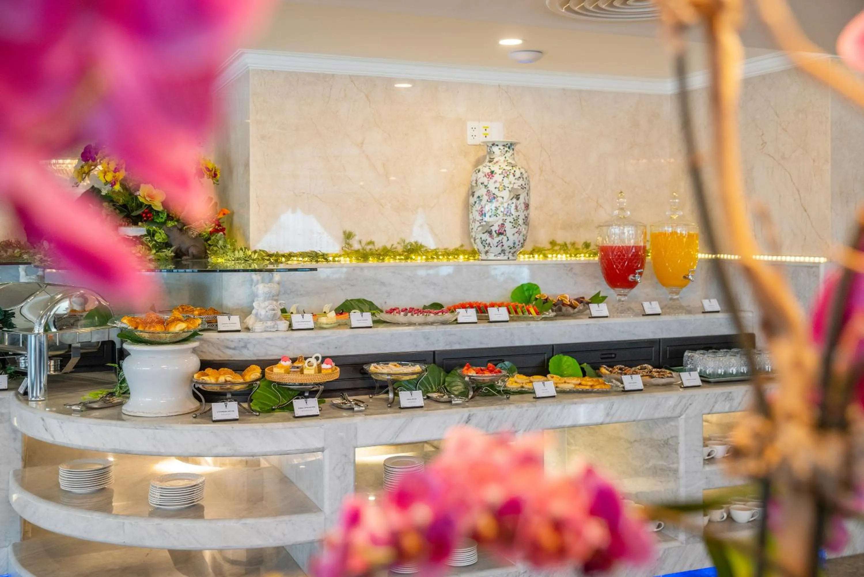 Restaurant/places to eat in V-Hotel Da Nang Beach