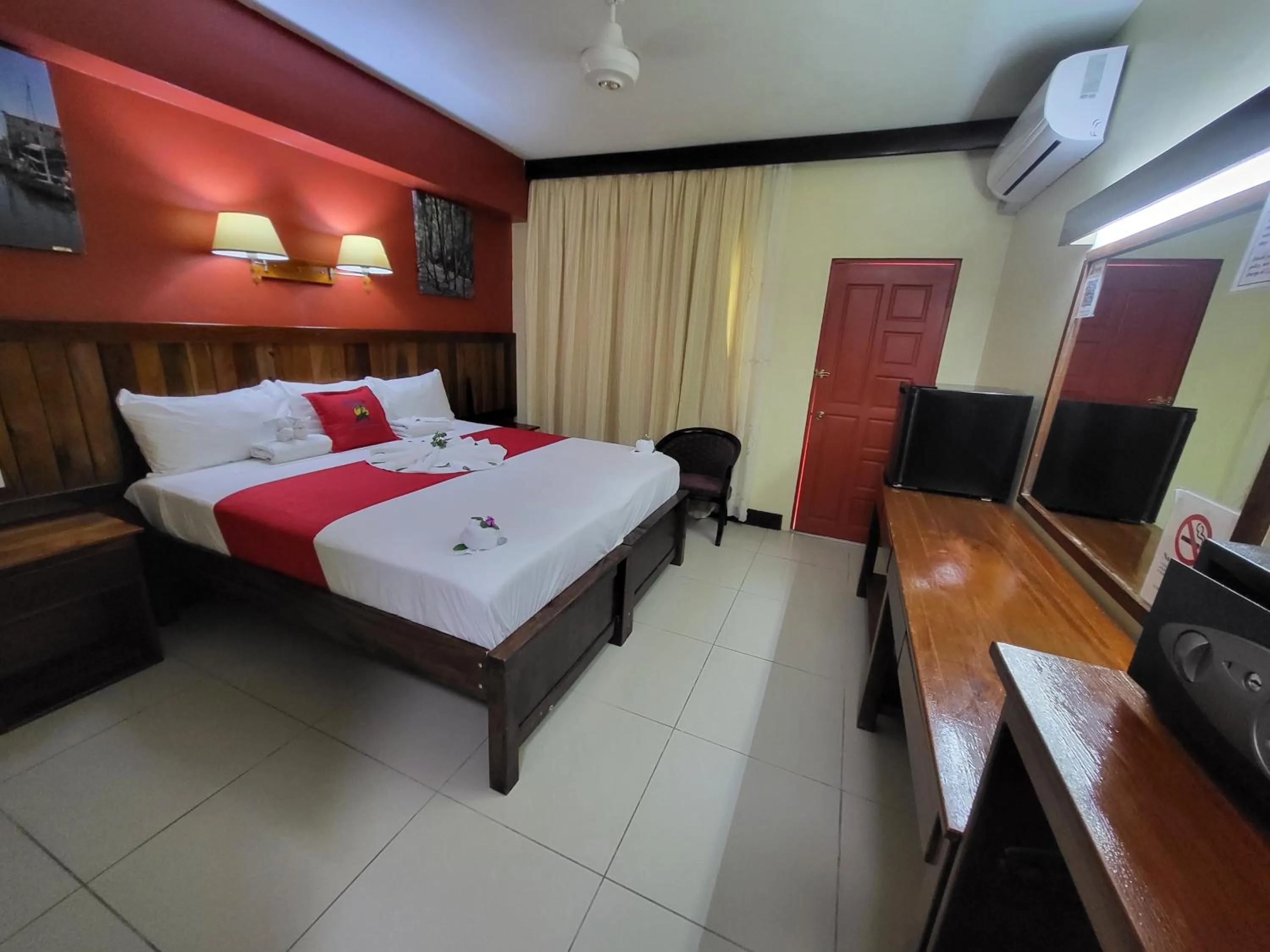 Bed in Caye Caulker Plaza Hotel