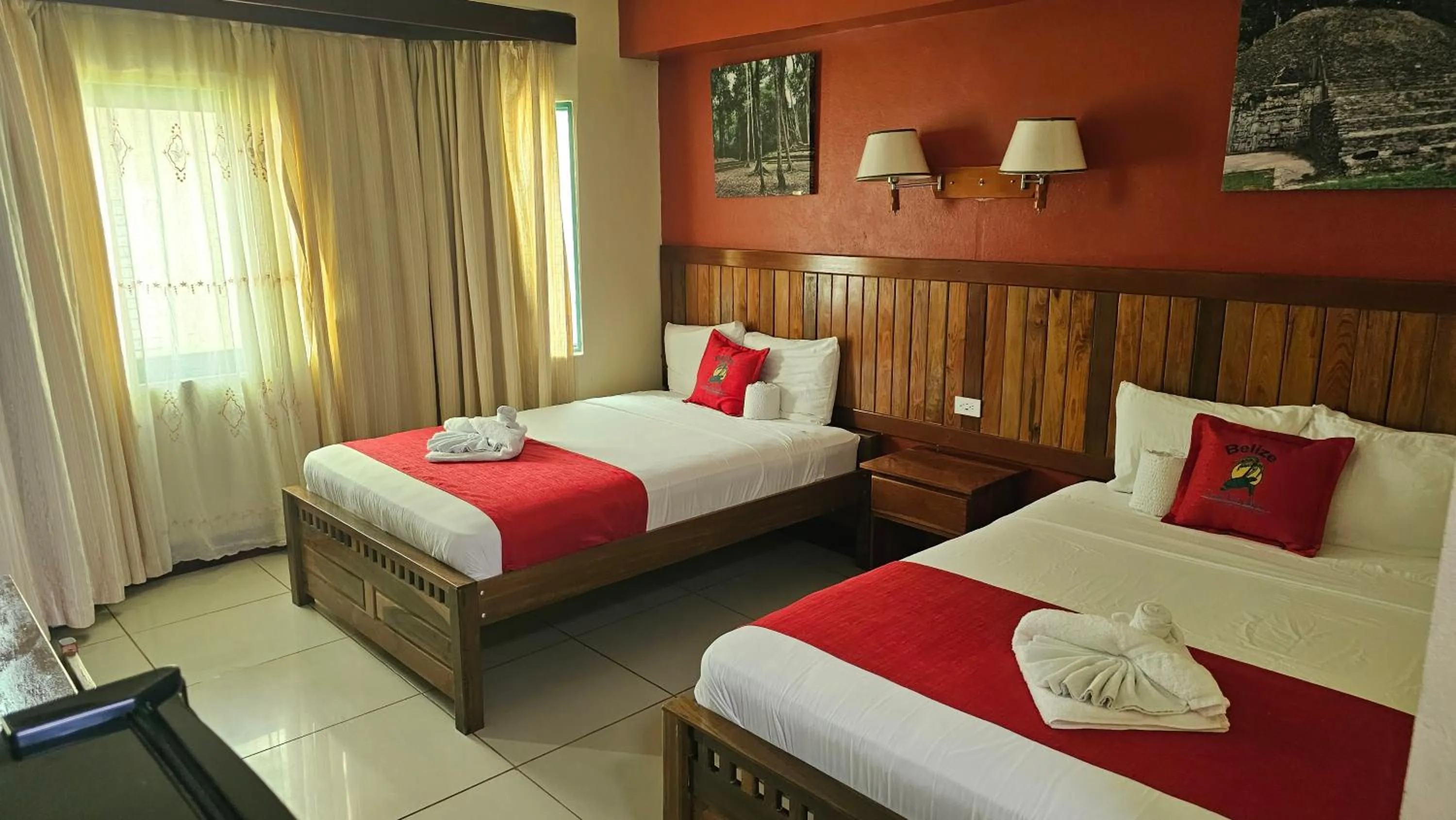 Bedroom, Bed in Caye Caulker Plaza Hotel