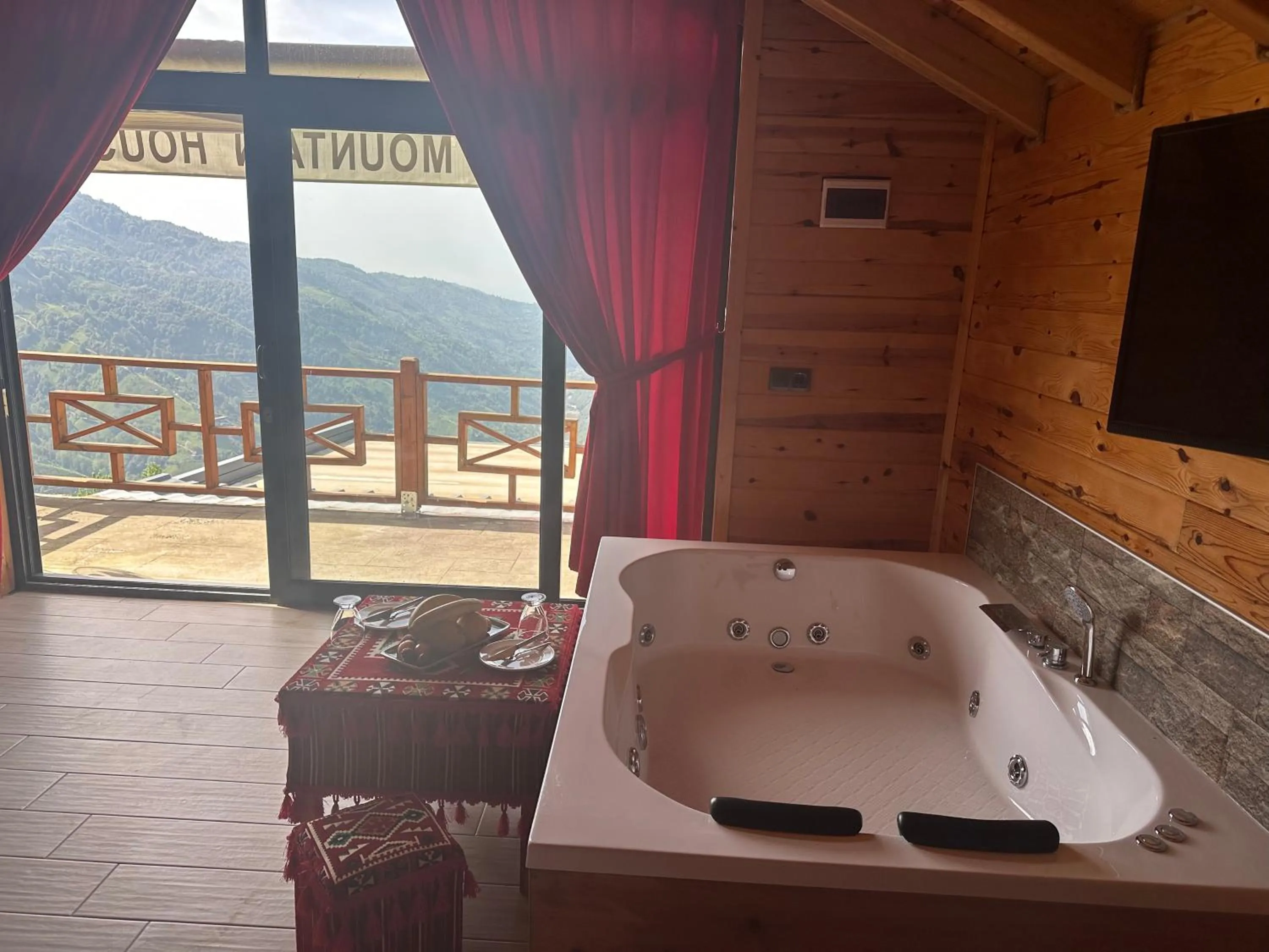 Hot Tub in PUGARi HOTEL