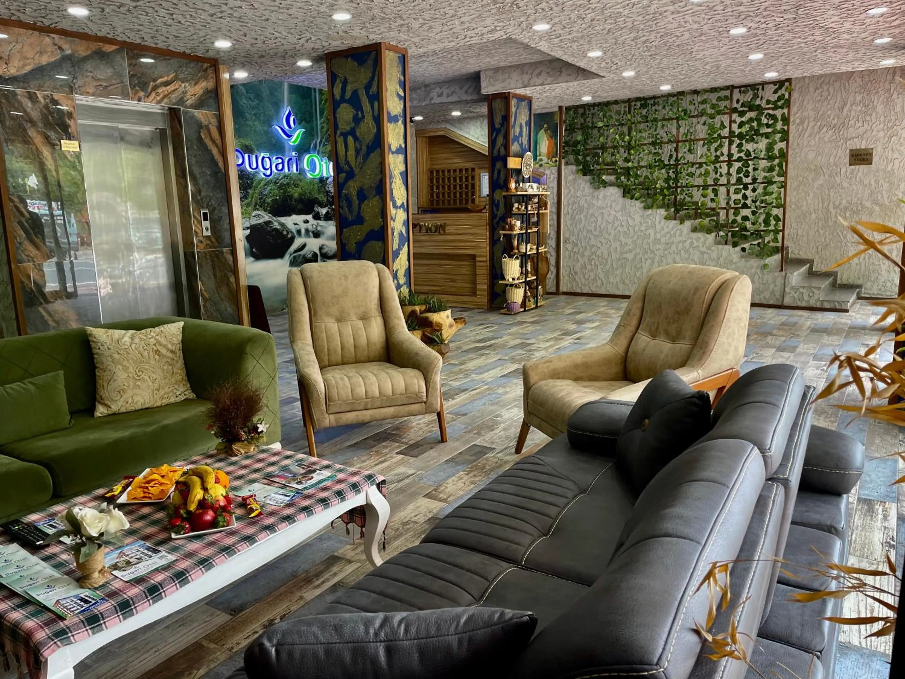 Lobby or reception in PUGARi HOTEL