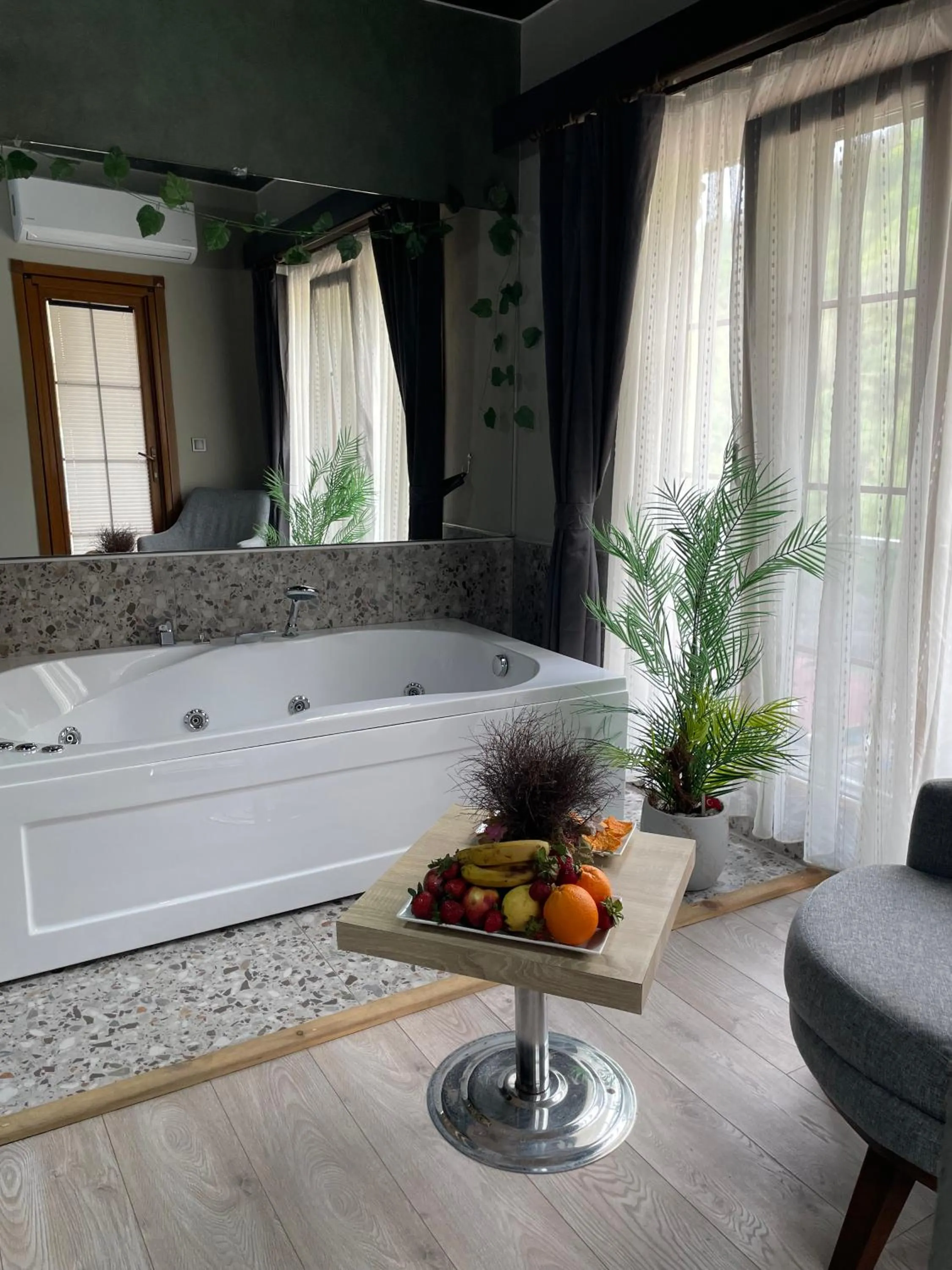 Hot Tub in PUGARi HOTEL