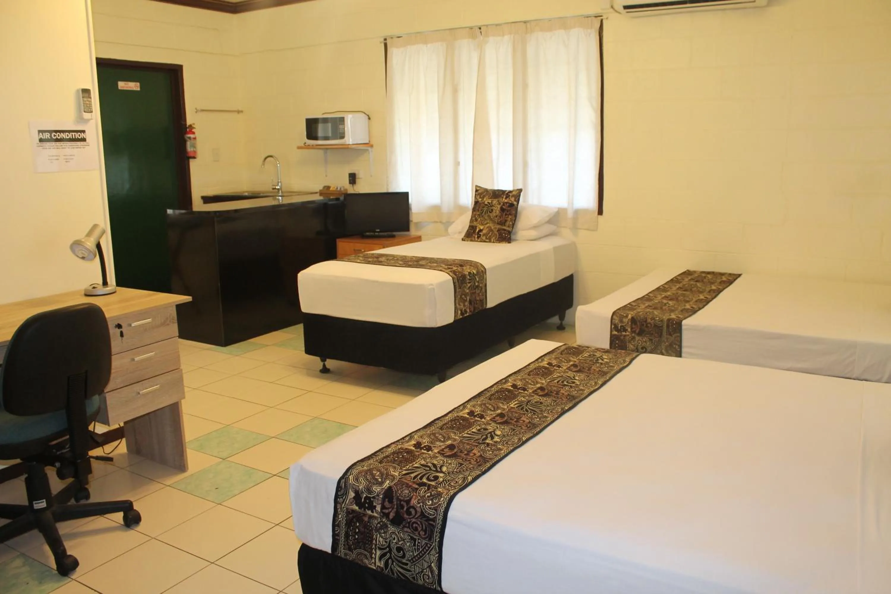 Coffee/tea facilities, Bed in Moatoga Hotel