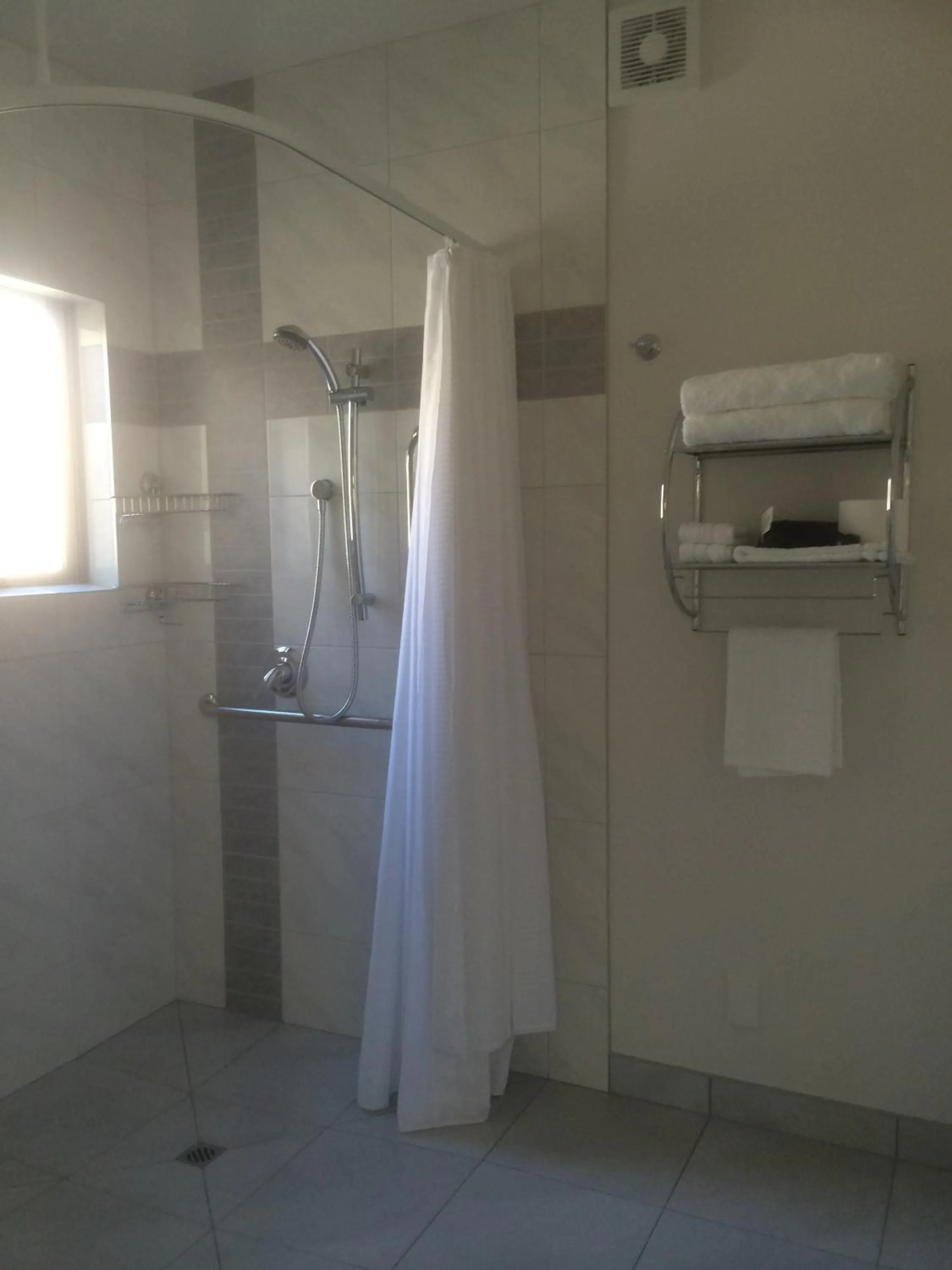 Bathroom in Woodland Glen Lodge B&B