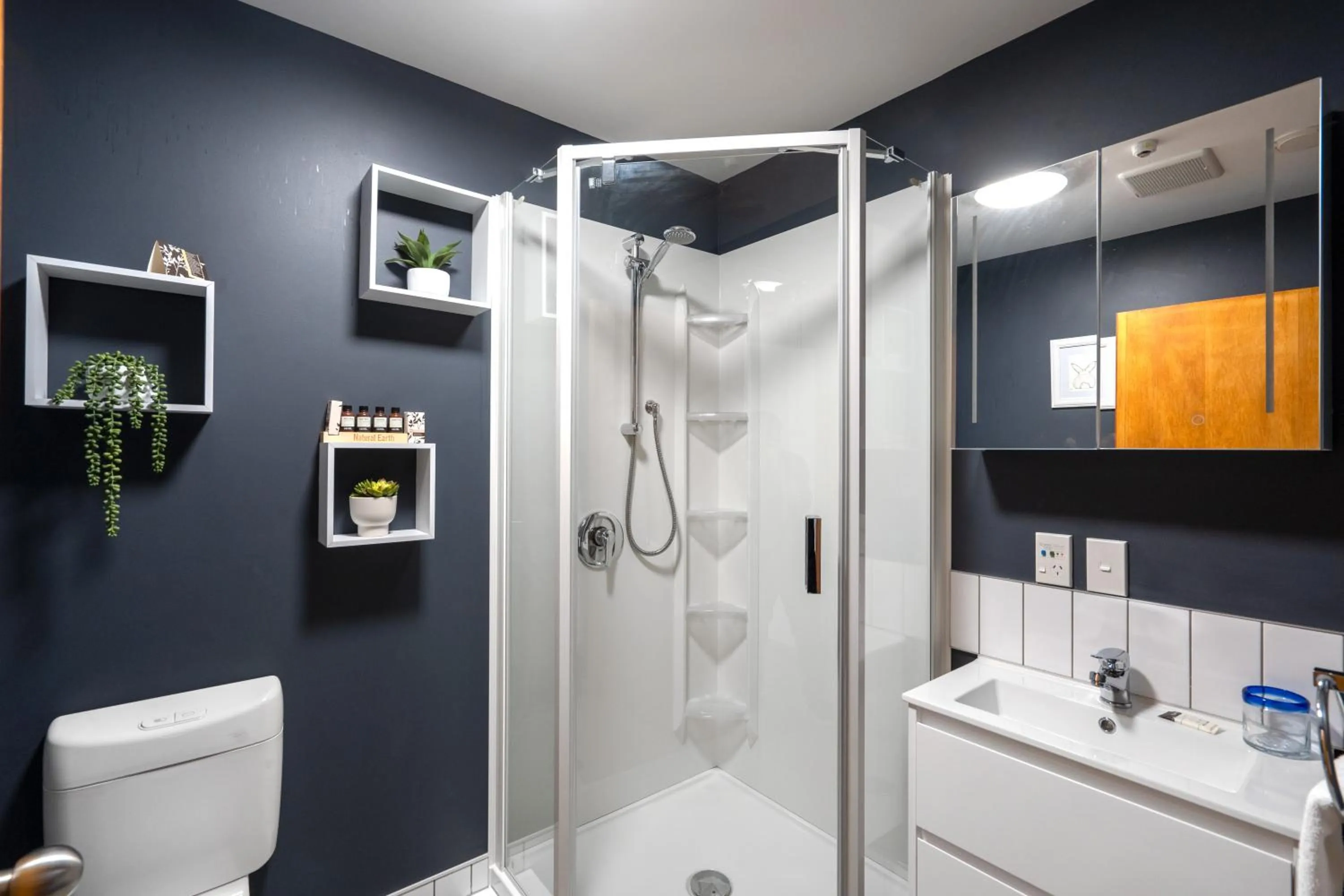 Bathroom in Woodland Glen Lodge B&B