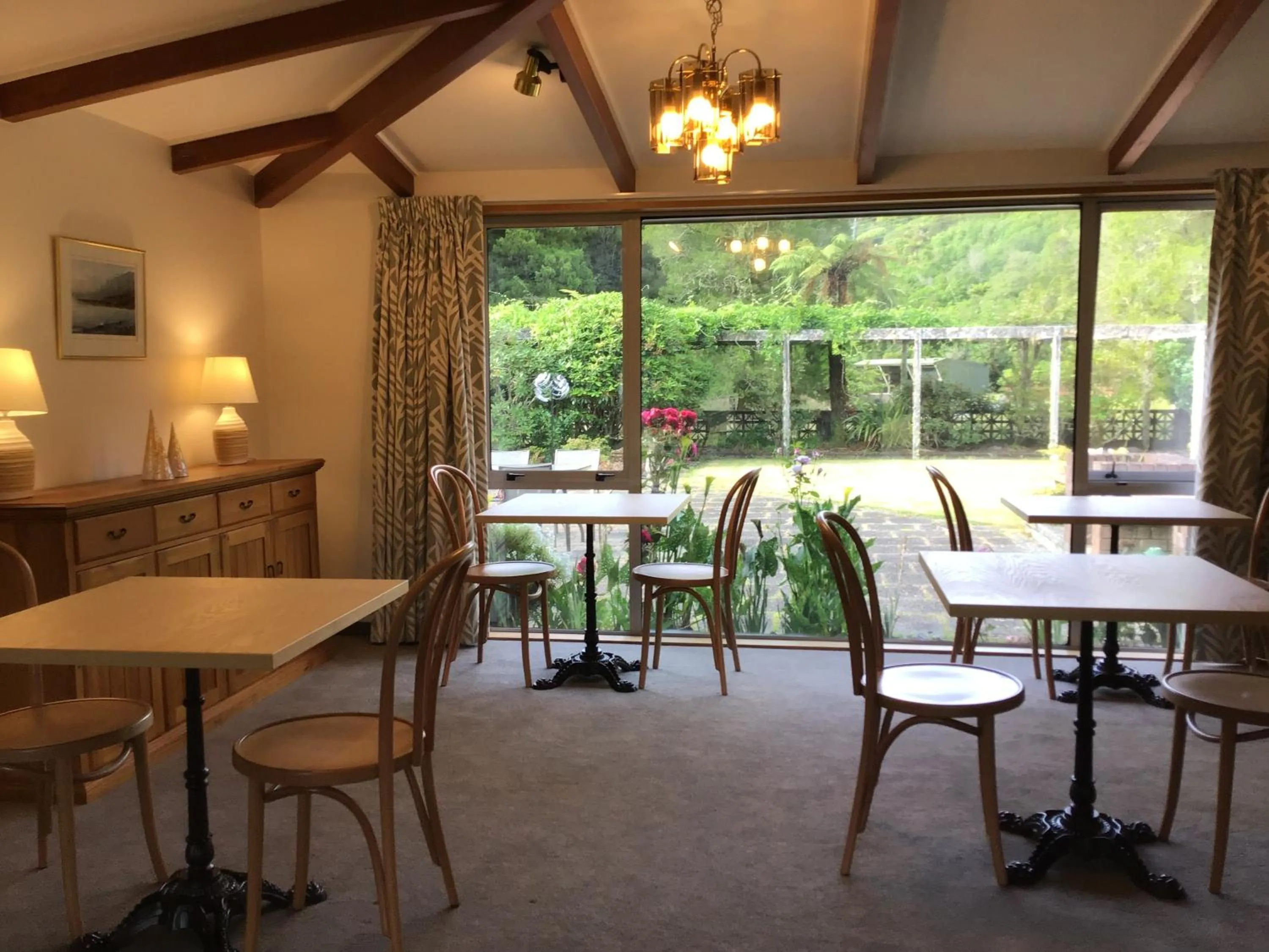 Restaurant/places to eat in Woodland Glen Lodge B&B