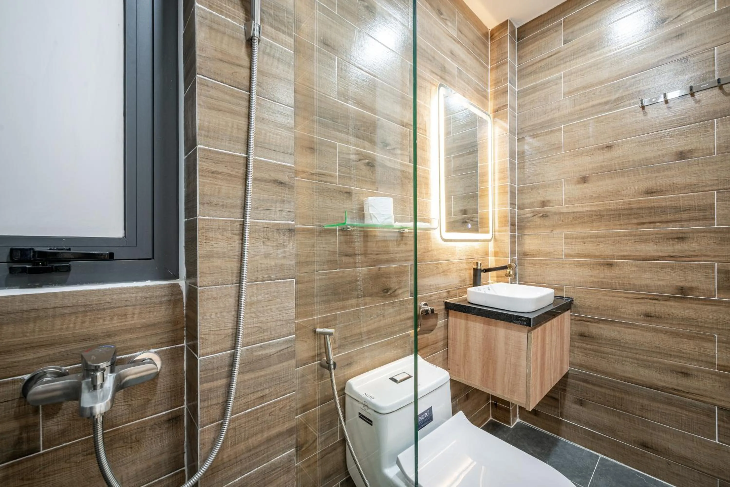 Shower in Cozrum Home - Daisy House