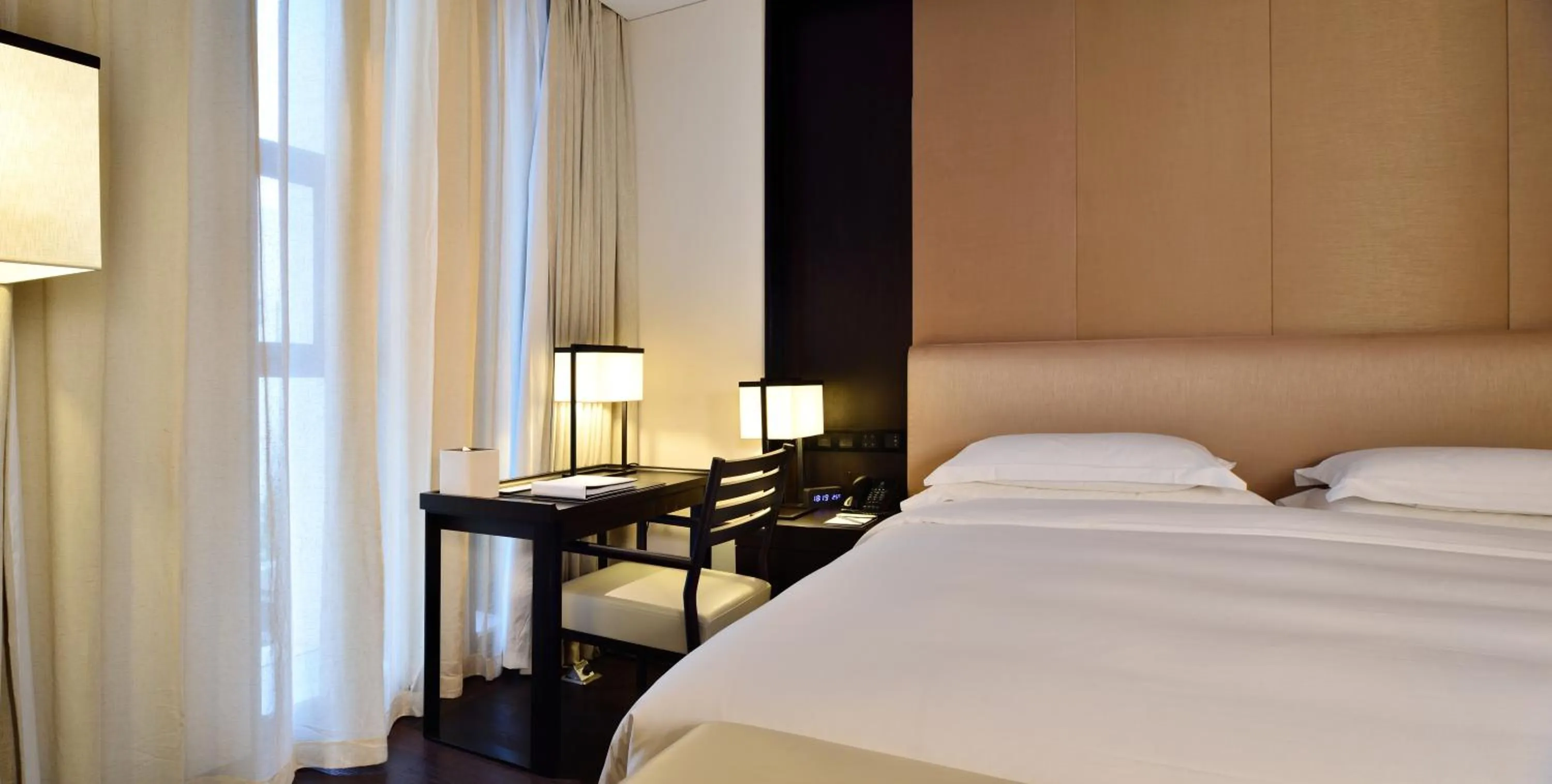 Bedroom, Bed in Wuhan Ziyuan Hotel