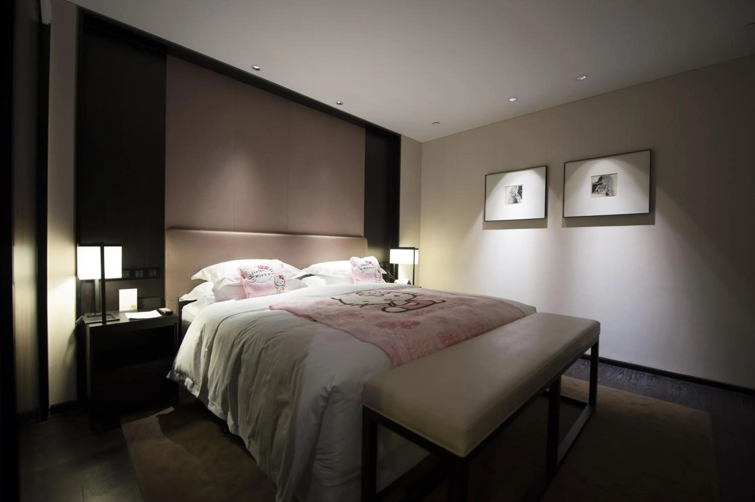 Photo of the whole room, Bed in Wuhan Ziyuan Hotel