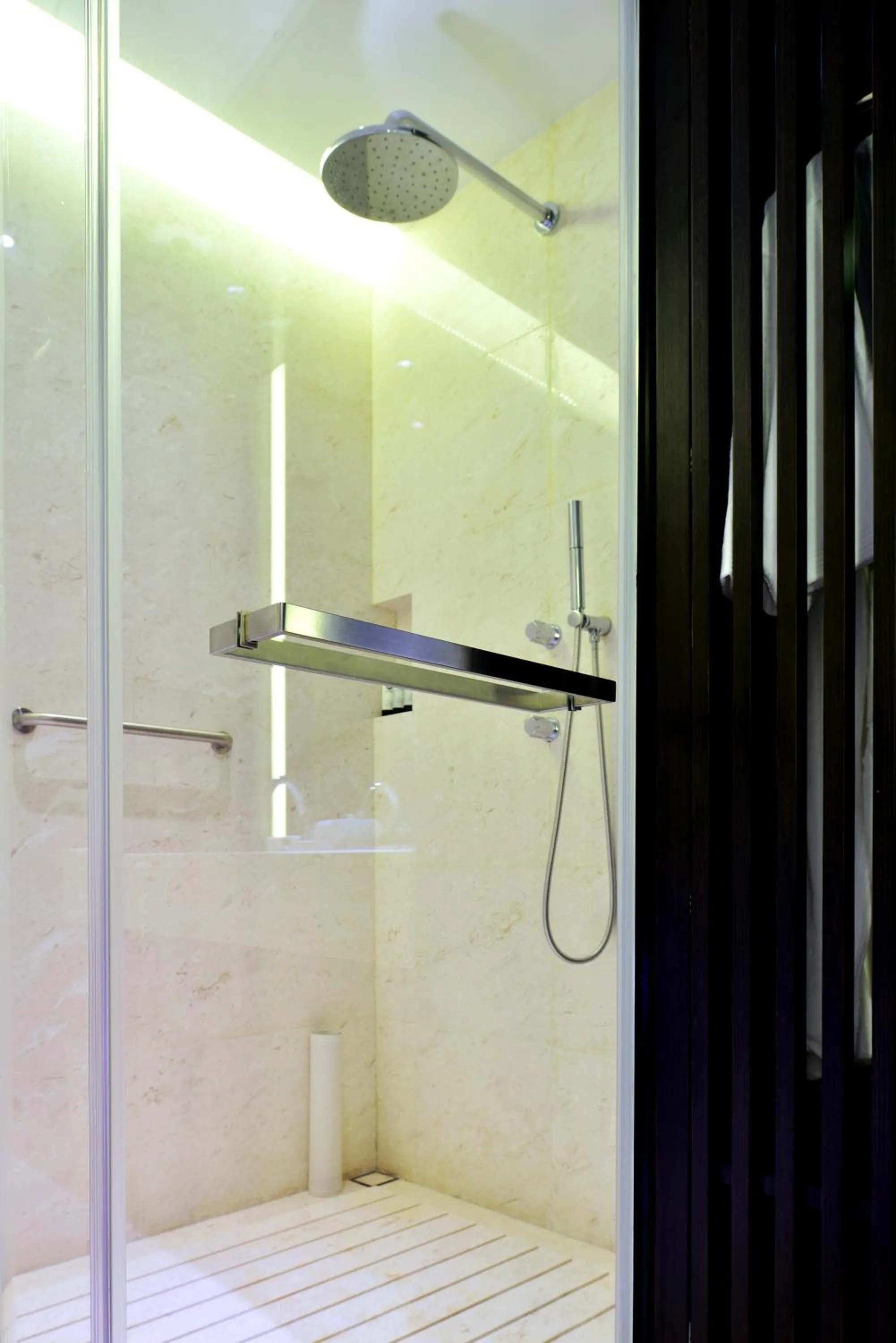 Shower in Wuhan Ziyuan Hotel