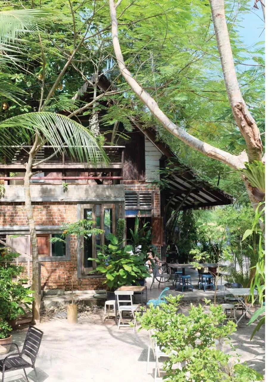 Meals in Panji Panji Tropical Wooden Home