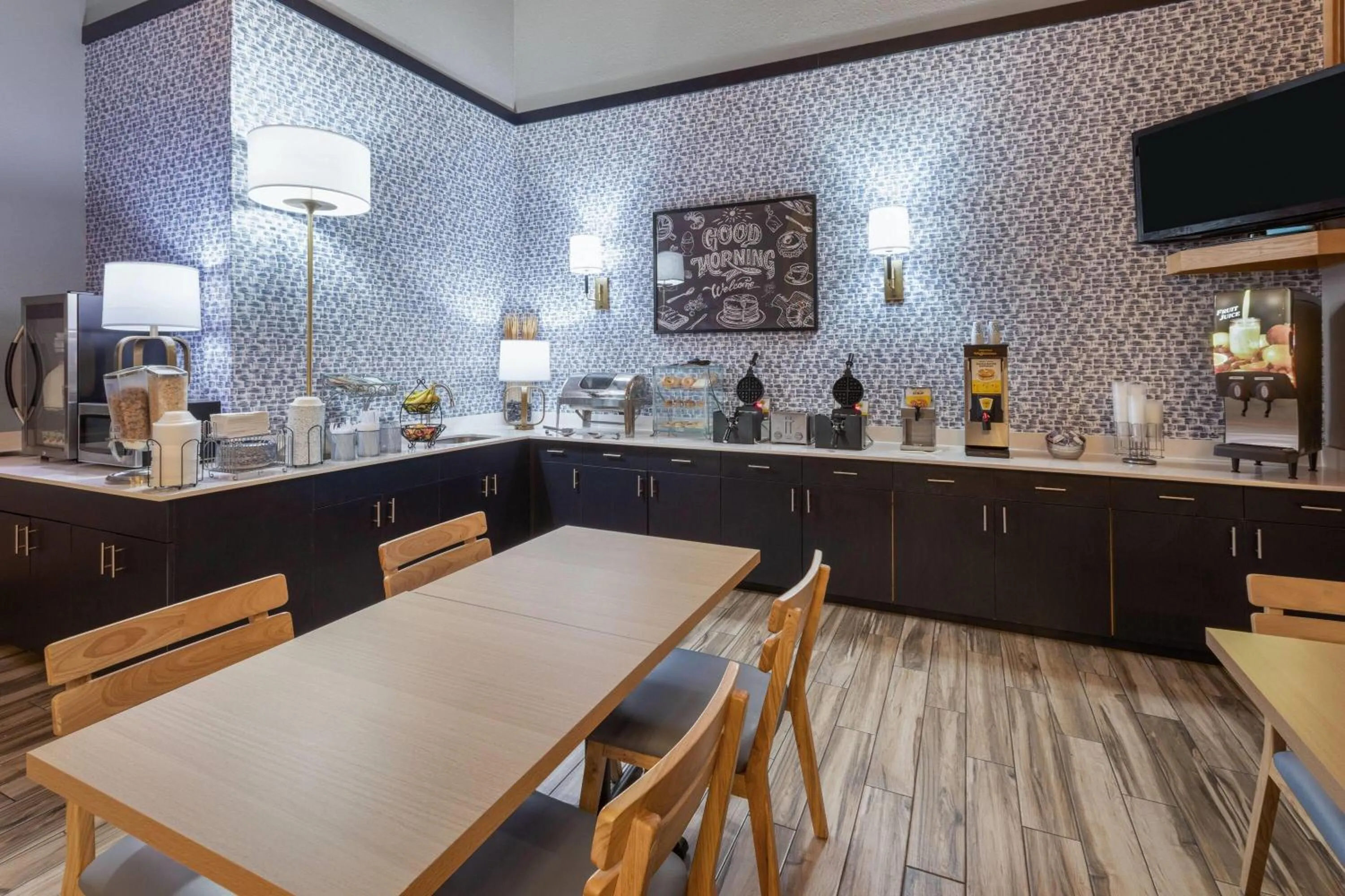 Breakfast in AmericInn by Wyndham Douglas/Saugatuck