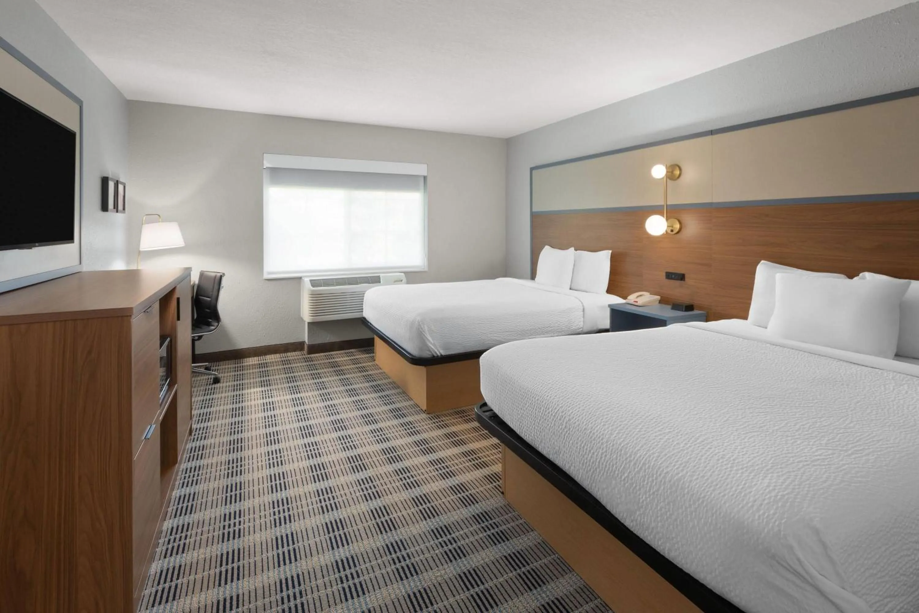 Photo of the whole room, Bed in AmericInn by Wyndham Douglas/Saugatuck