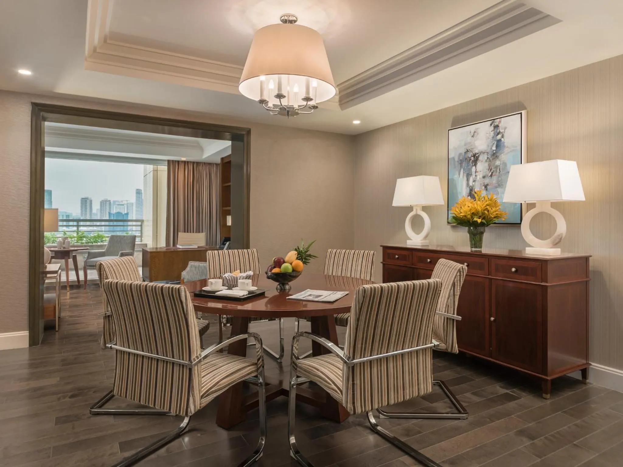 Dining area in Discovery Primea