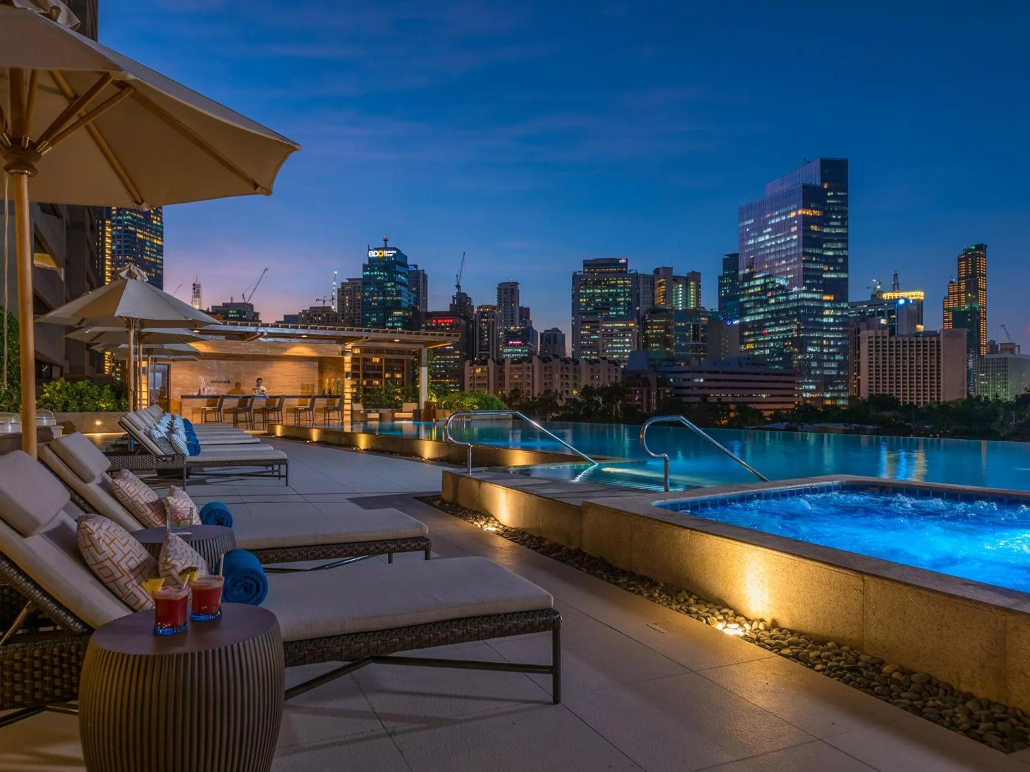 Swimming pool in Discovery Primea