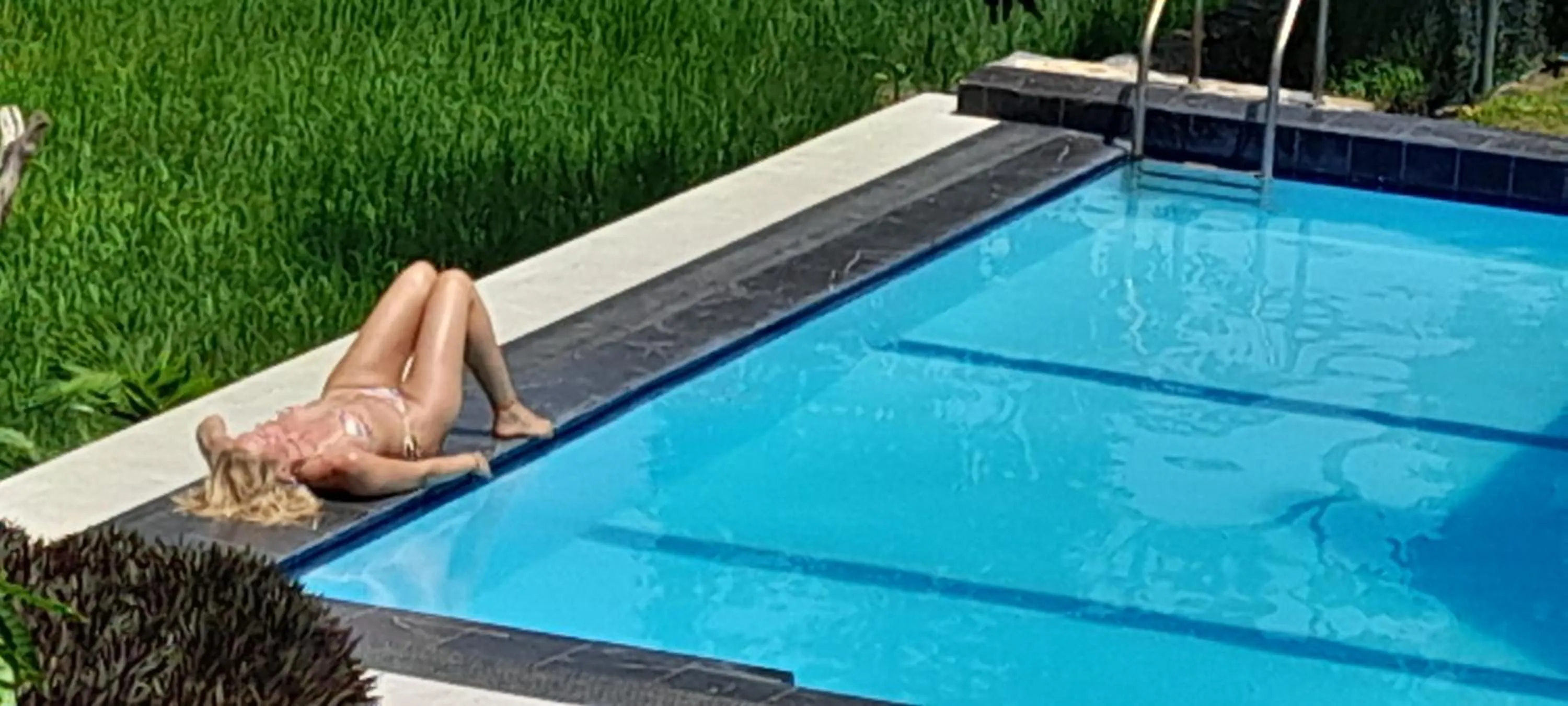 sunbed in Traveller's Home Hotel