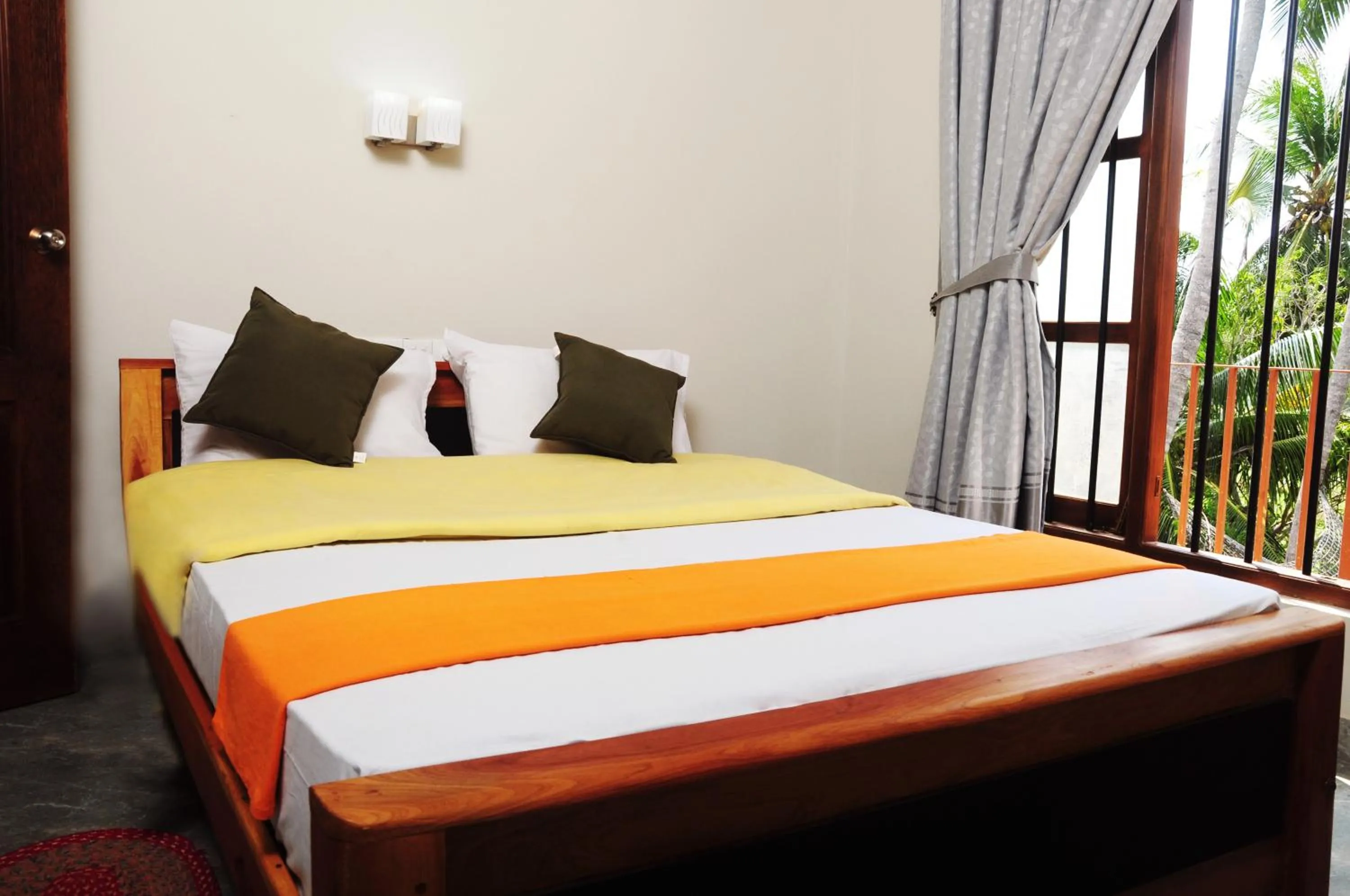 Day, Bed in Traveller's Home Hotel