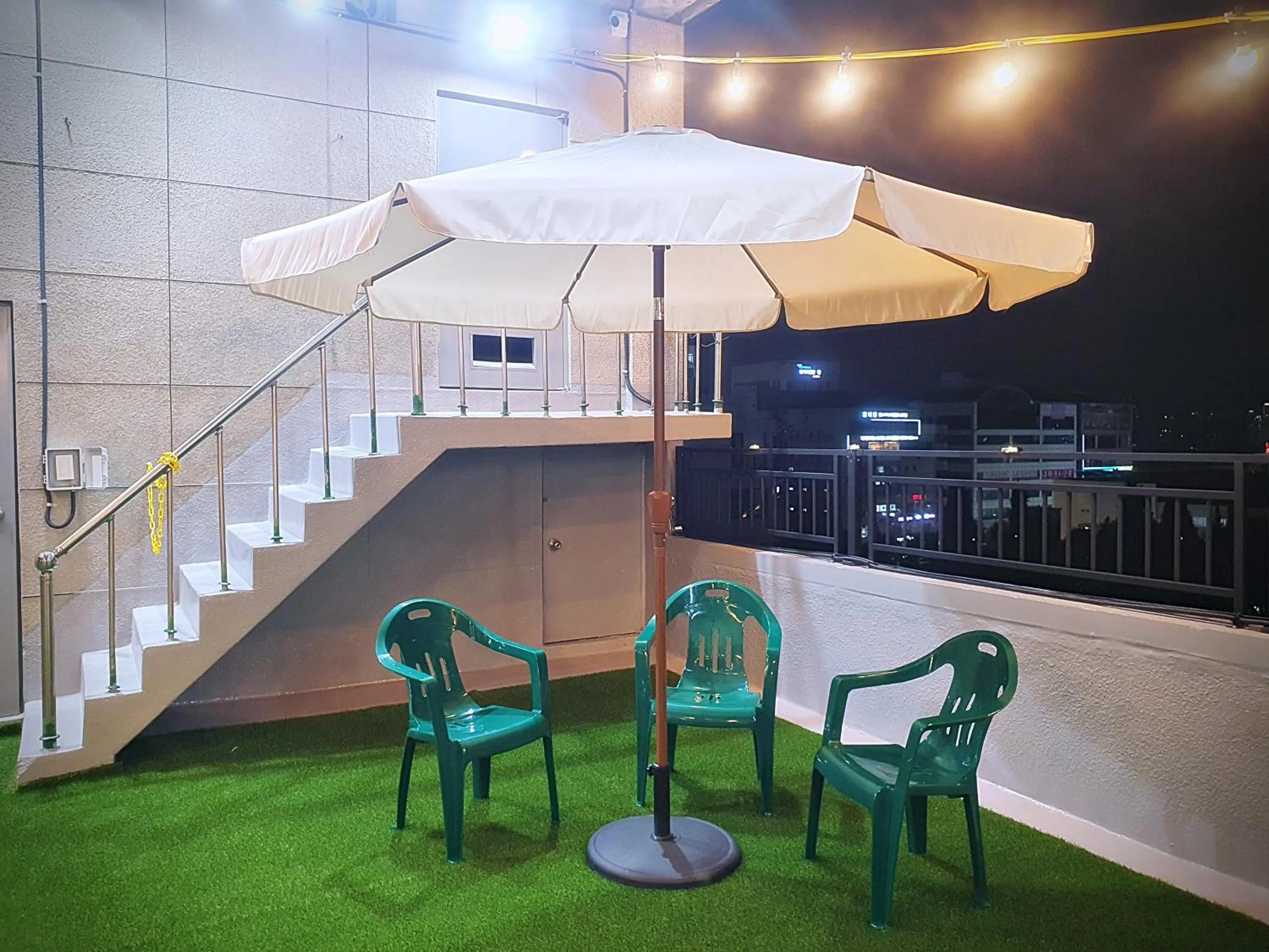 BBQ facilities in Bluebird Hotel