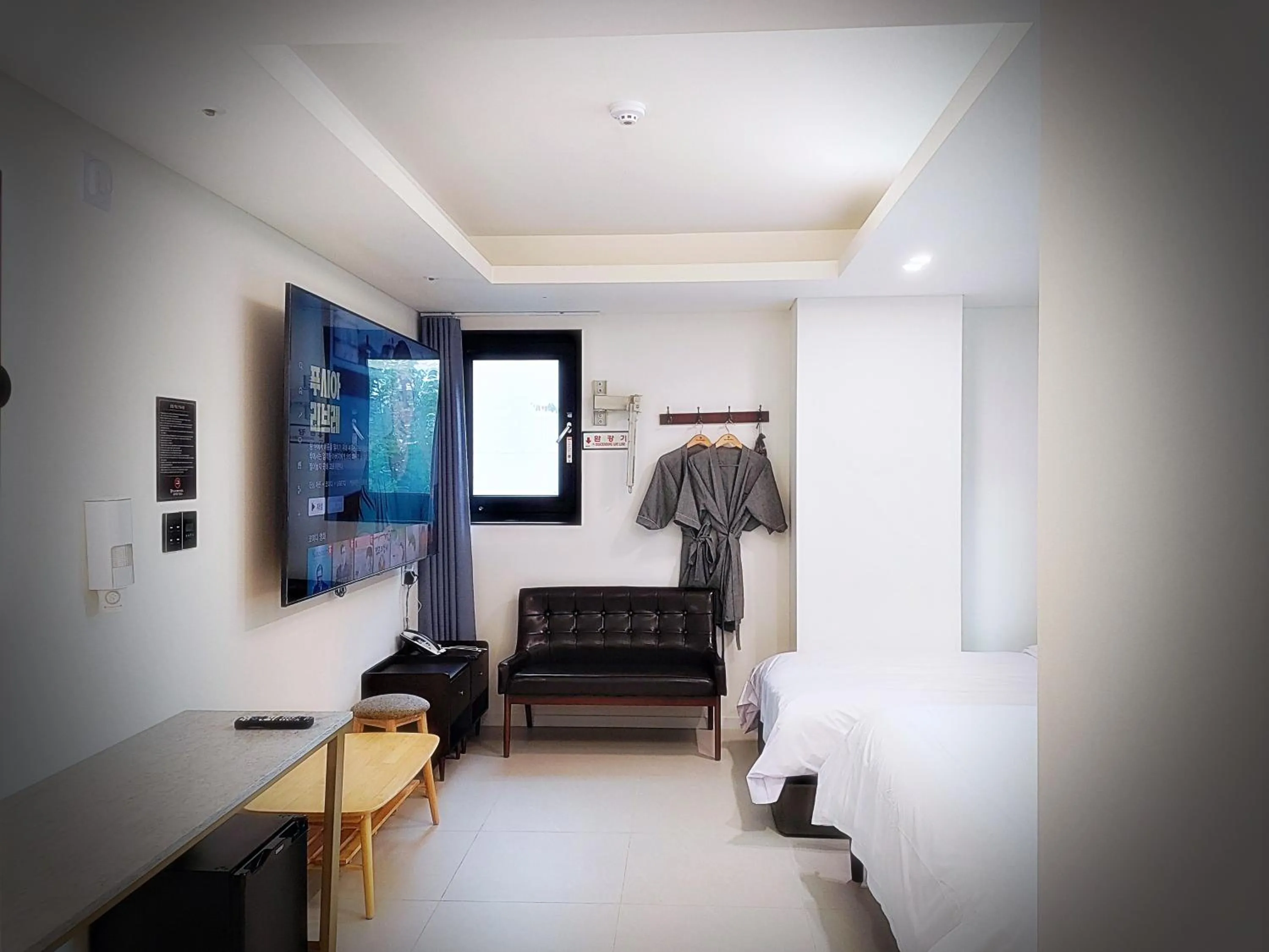 Photo of the whole room, Bed in Bluebird Hotel