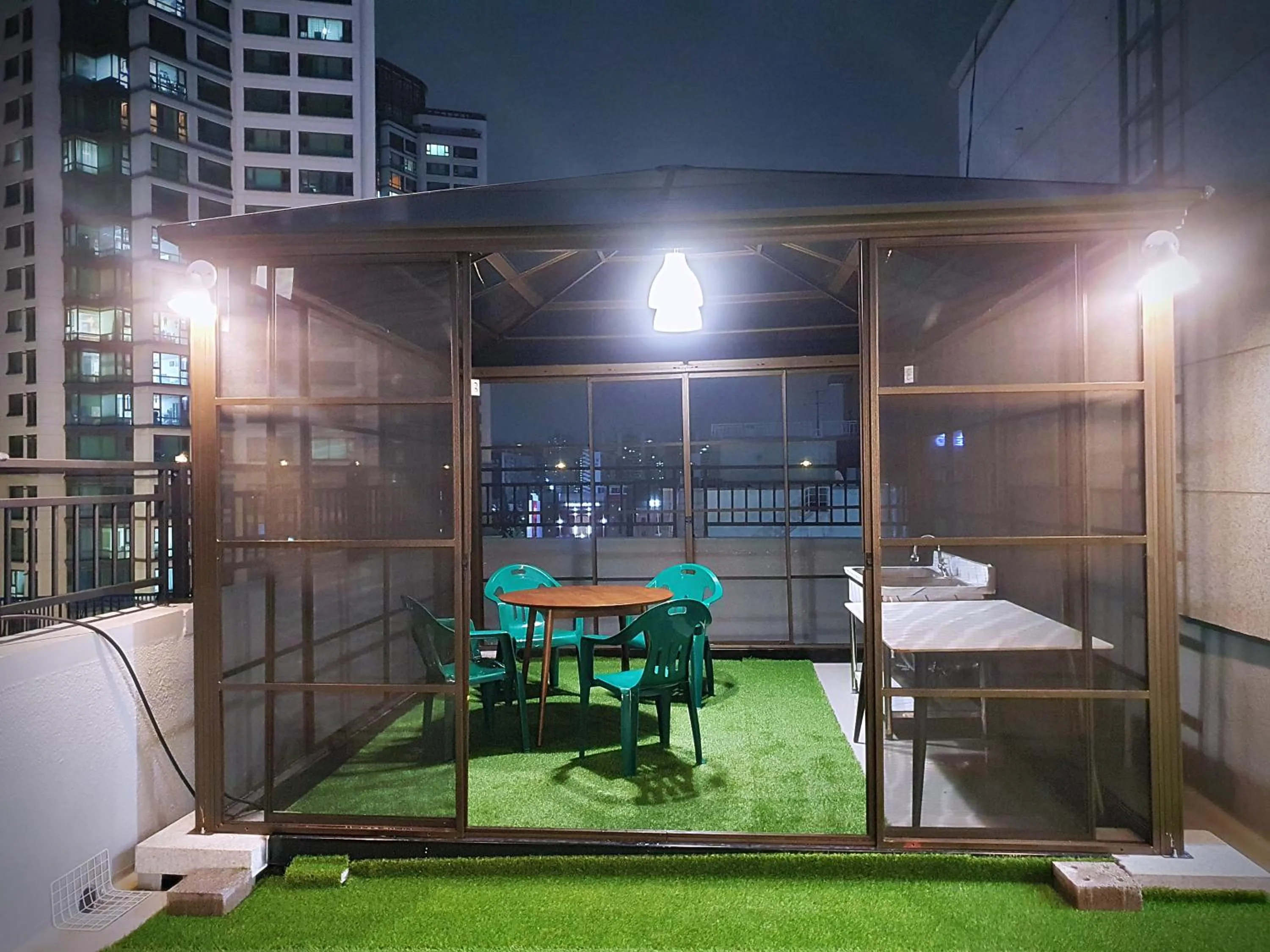 BBQ facilities in Bluebird Hotel