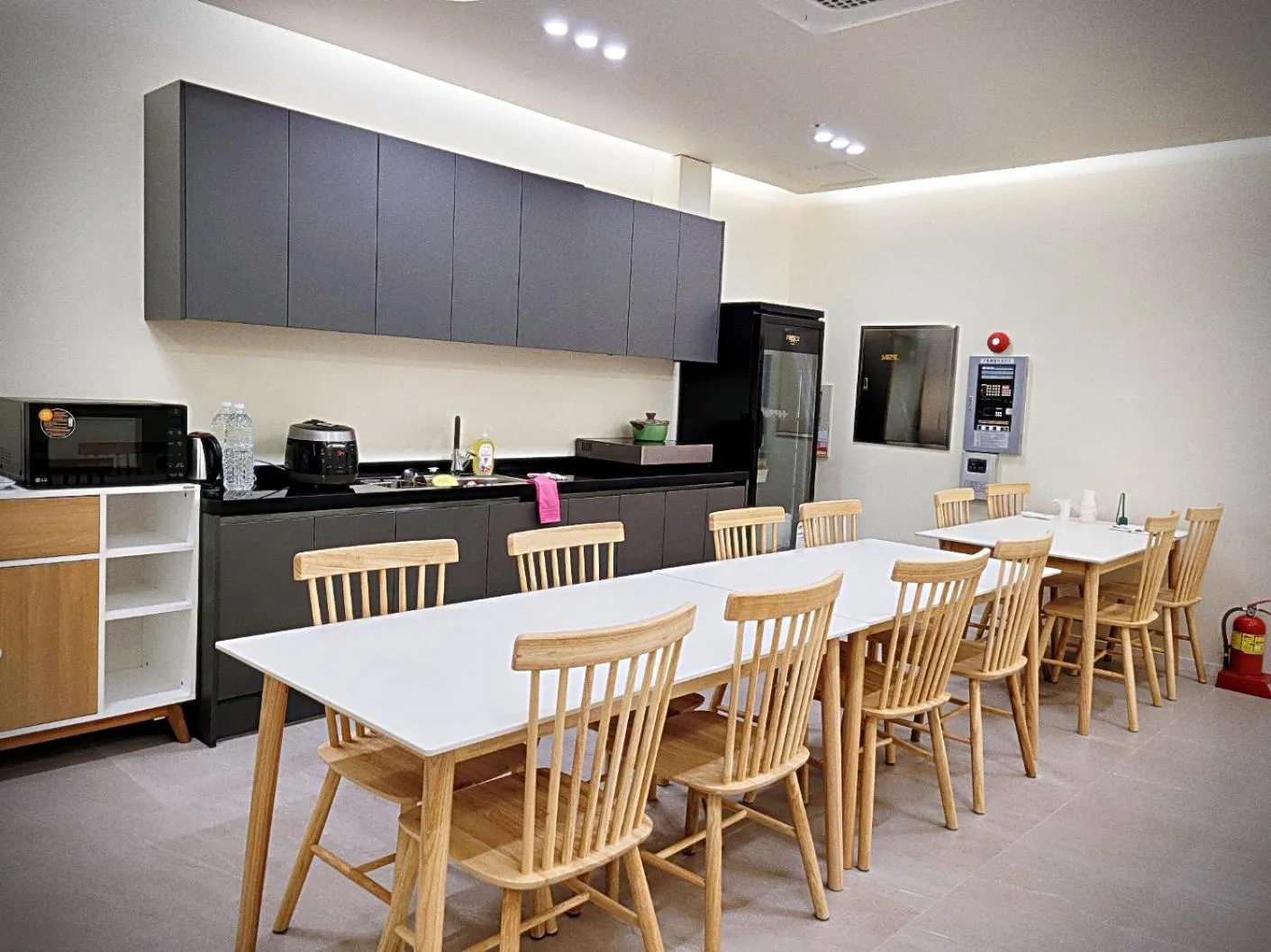 Restaurant/places to eat in Bluebird Hotel